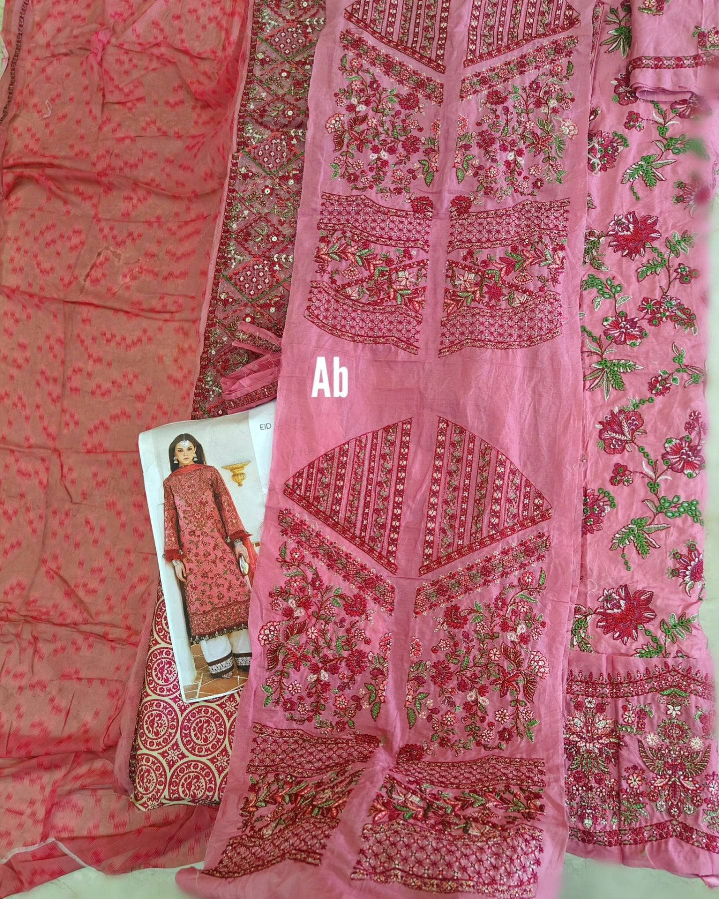 img_hussain_rehar_lawn_24_awwal_boutique