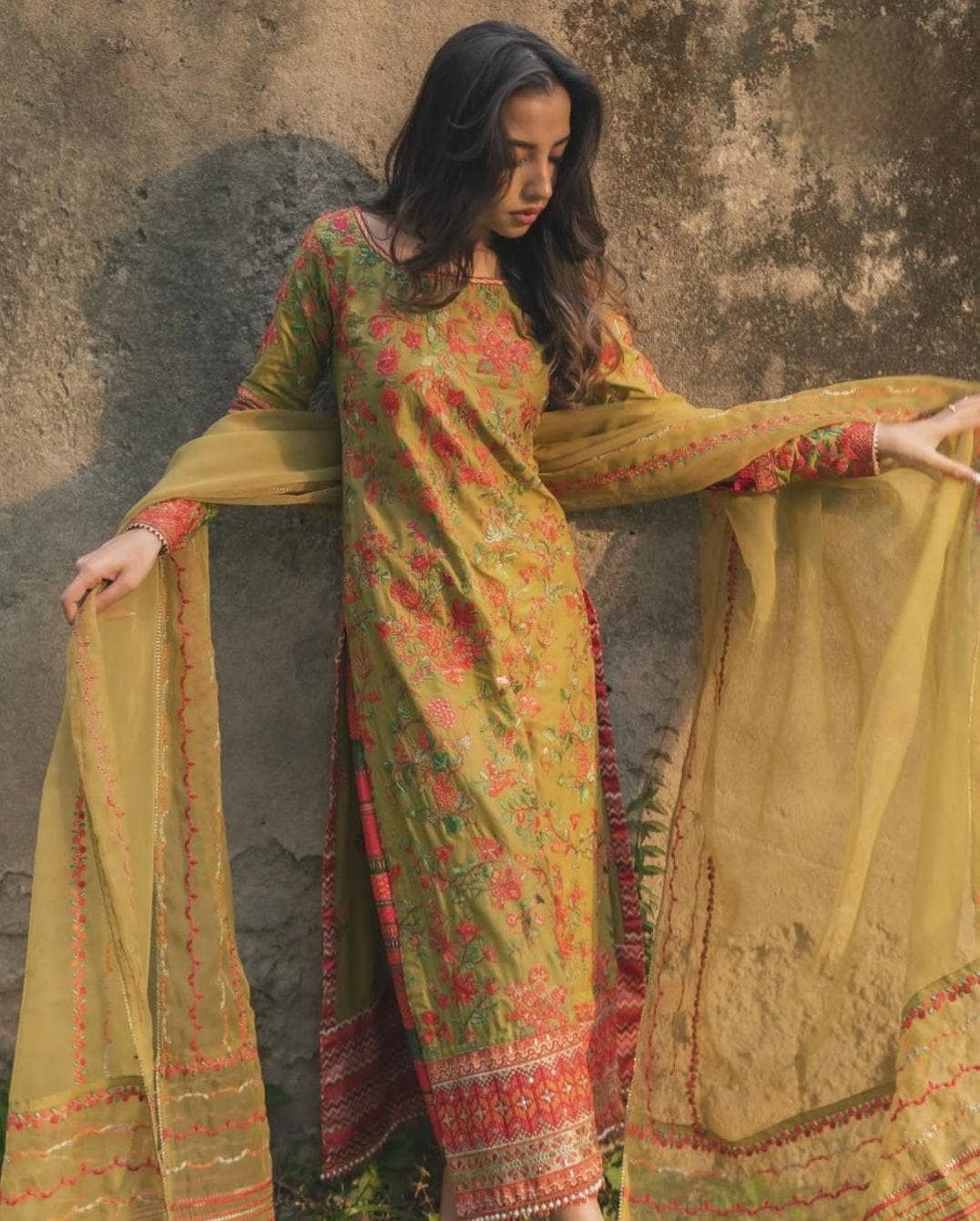 img_hussain_rehar_lawn_24_awwal_boutique