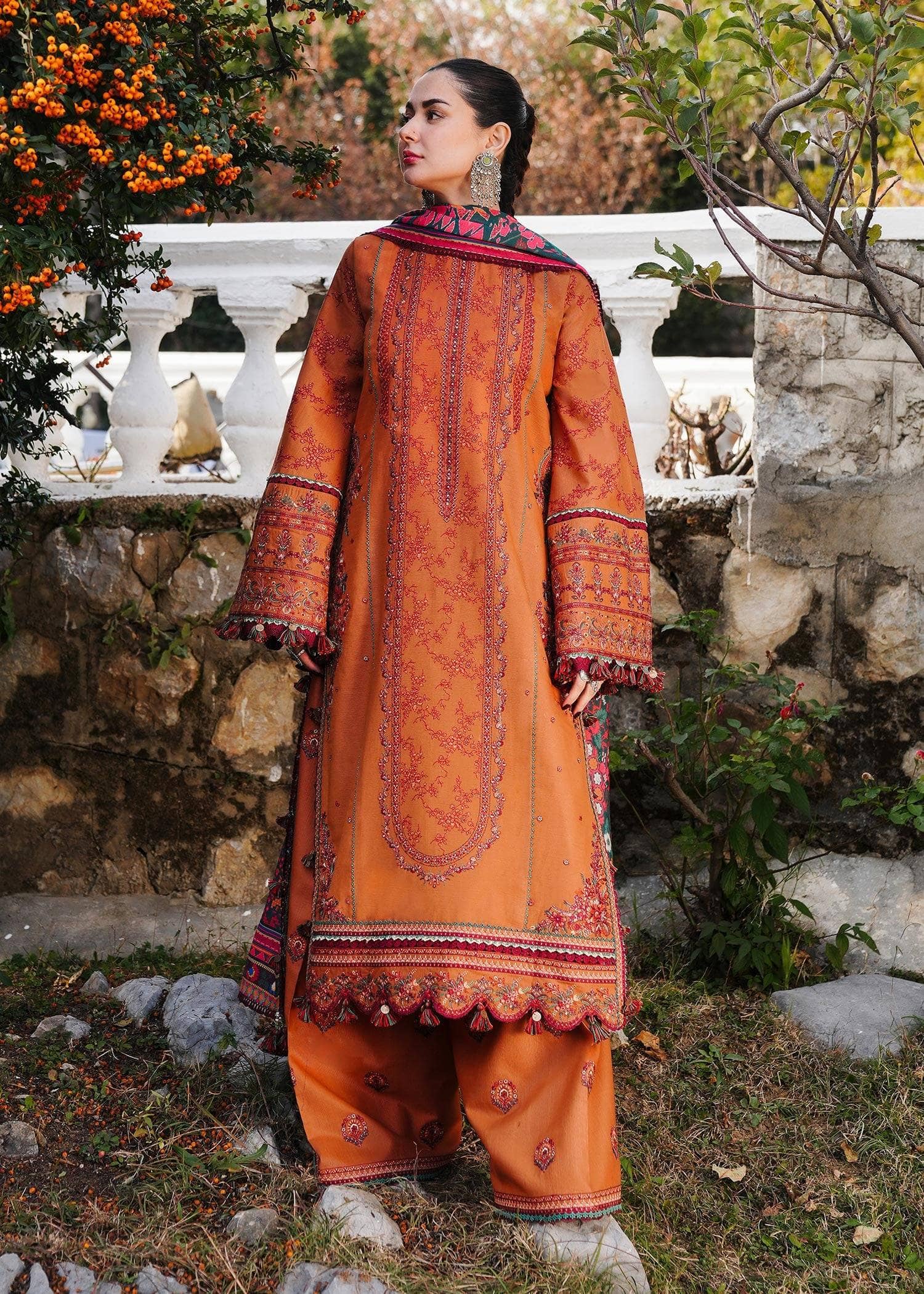 img_hussain_rehar_winter_shawls_awwal_boutique