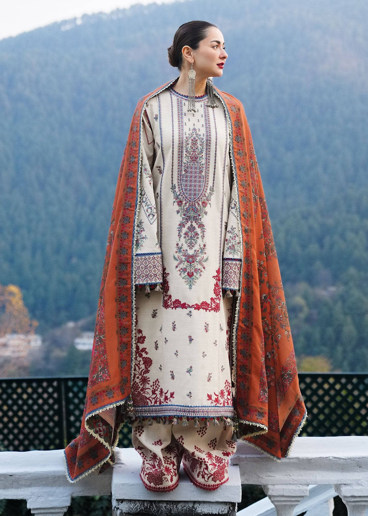 img_hussain_rehar_winter_shawls_awwal_boutique