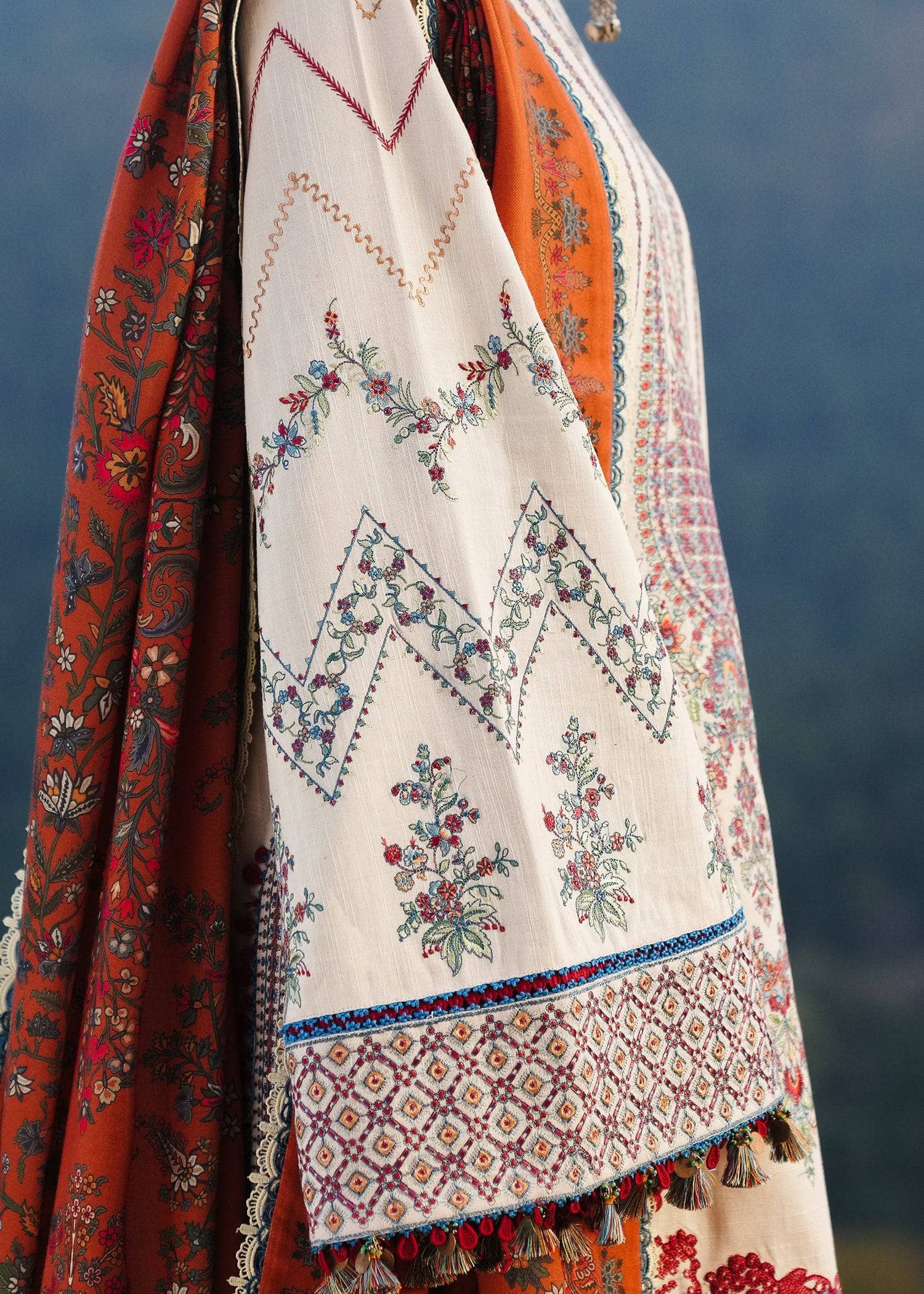img_hussain_rehar_winter_shawls_awwal_boutique