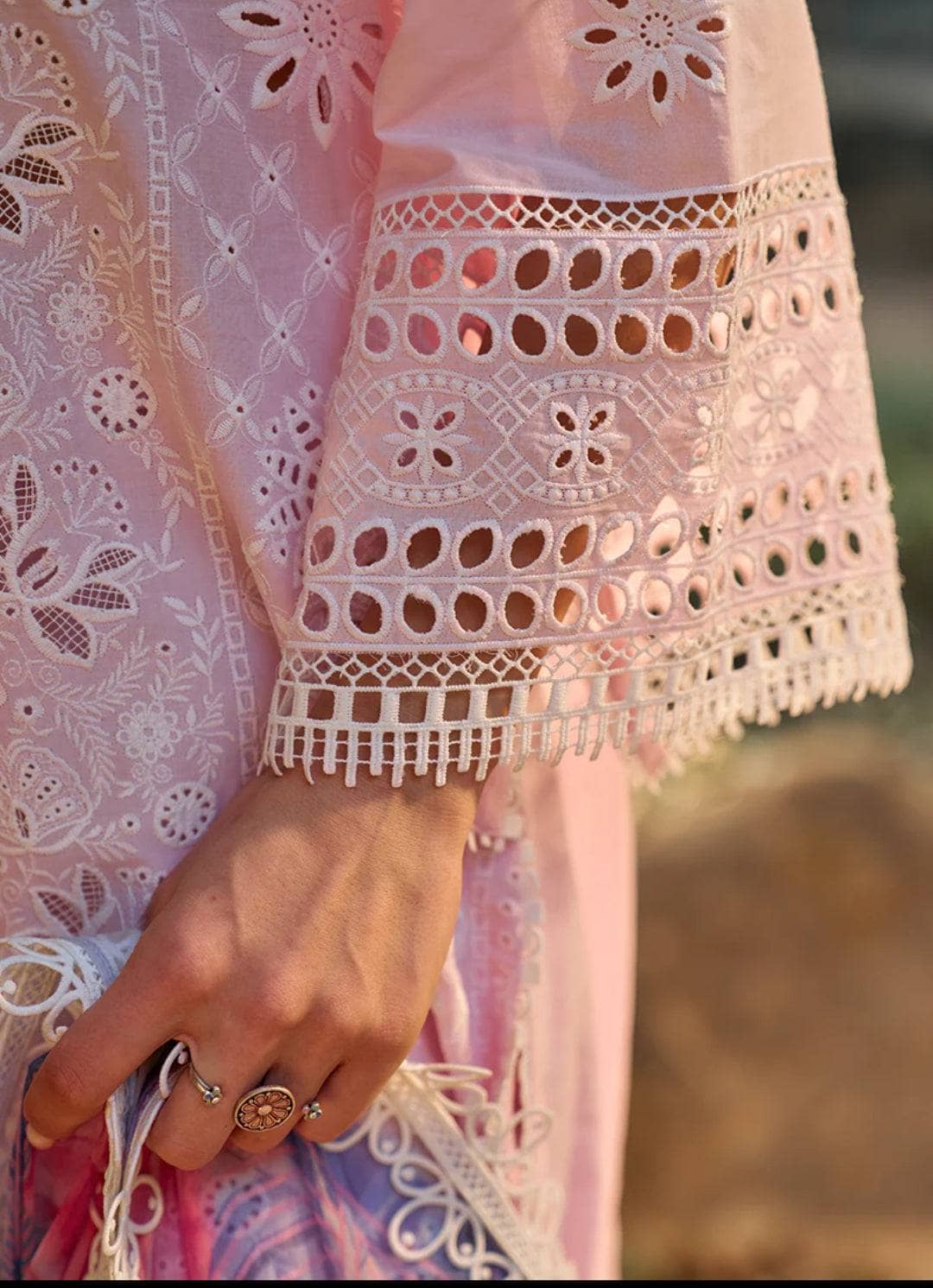 img_image_lawnkari_awwal_boutique