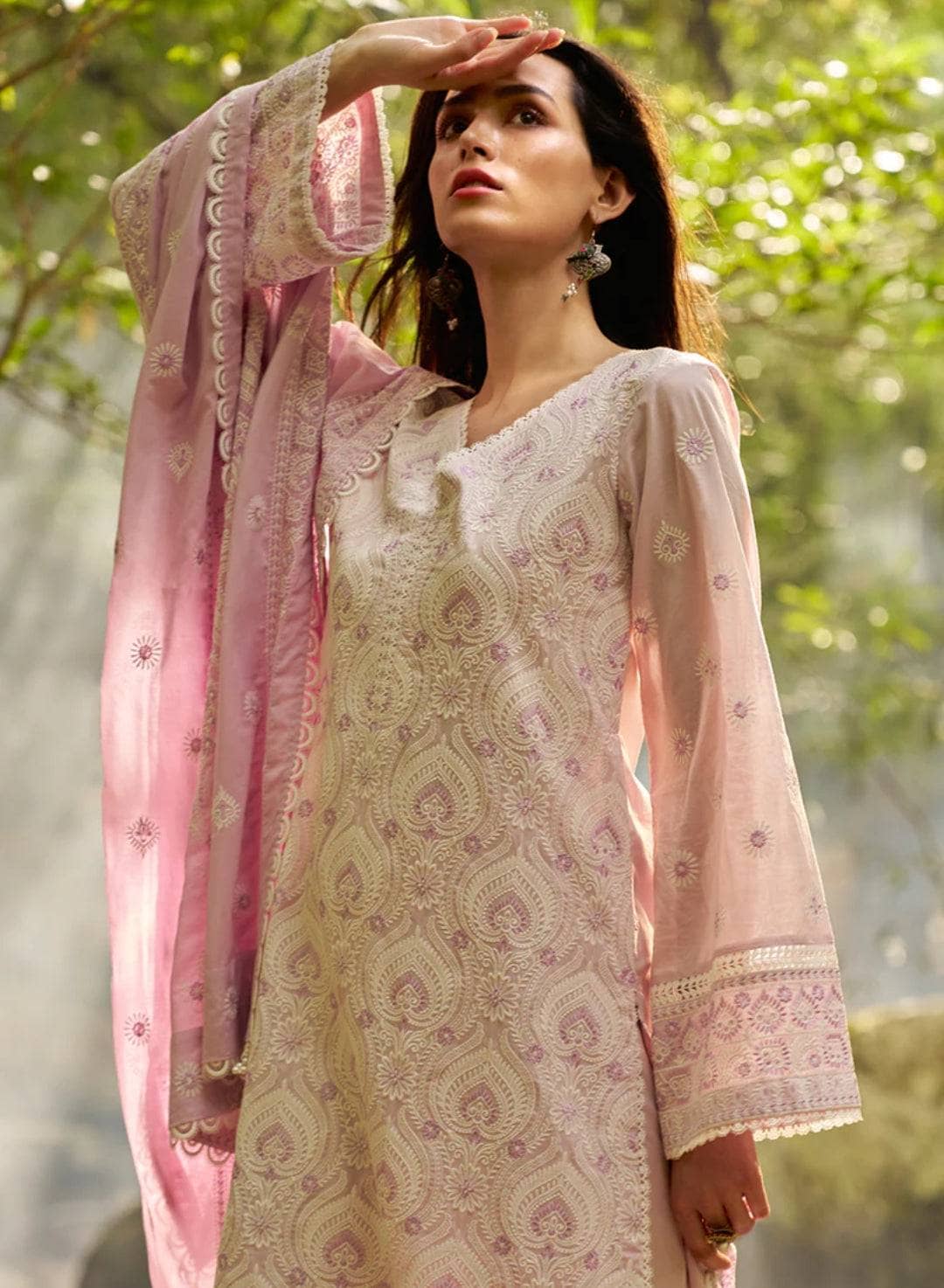 img_image_lawnkari_awwal_boutique