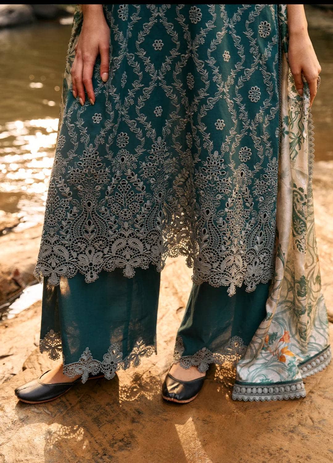 img_image_lawnkari_awwal_boutique