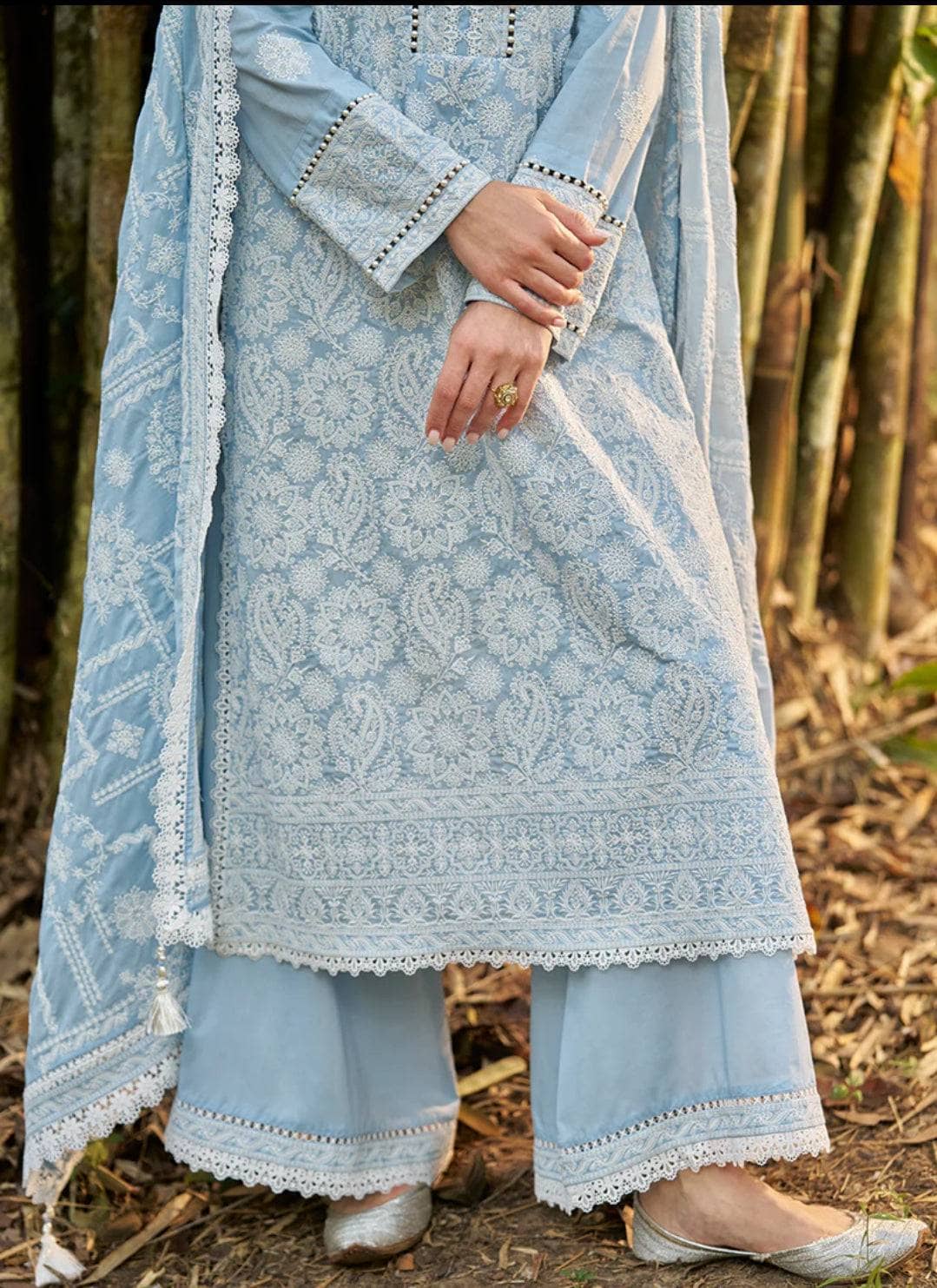 img_image_lawnkari_awwal_boutique