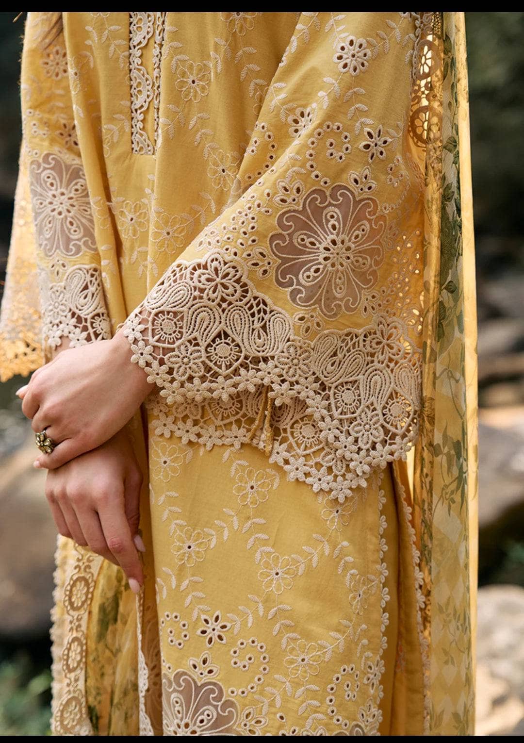 img_image_lawnkari_awwal_boutique