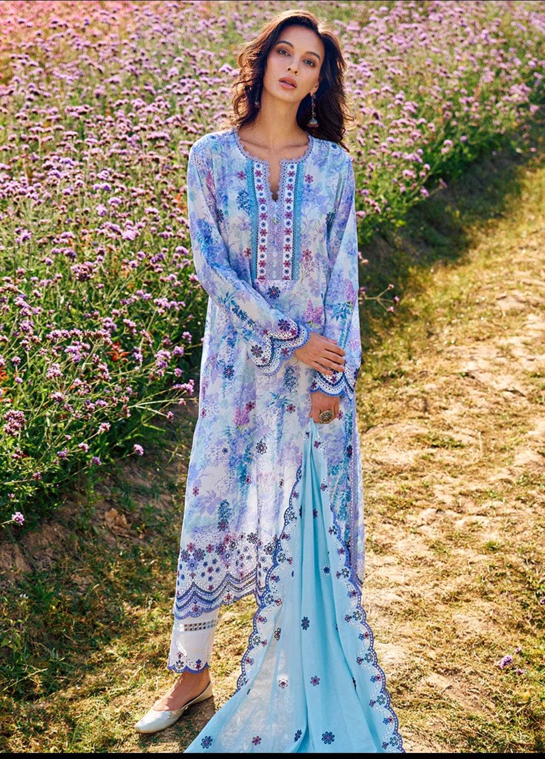 img_image_printkari_lawn_24_awwal_boutique