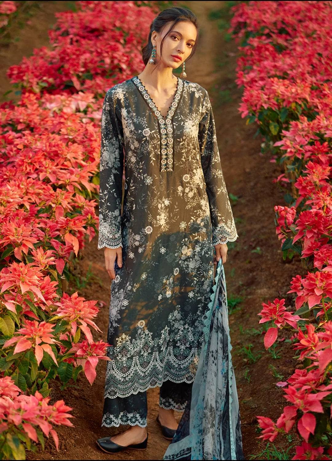 img_image_printkari_lawn_24_awwal_boutique