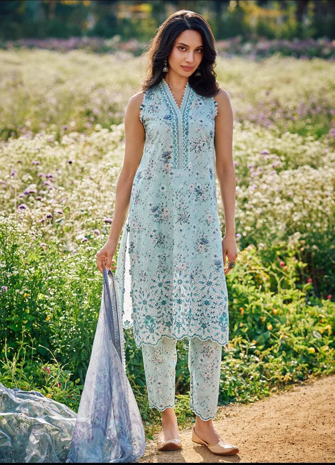 img_image_printkari_lawn_24_awwal_boutique