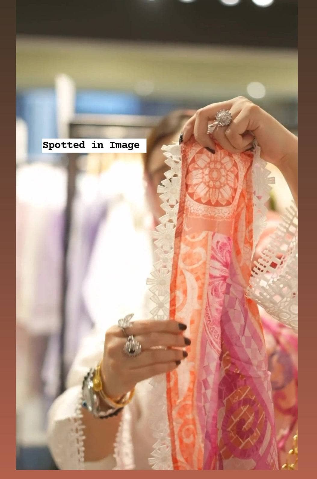 img_image_lawnkari_lawn_awwal_boutique