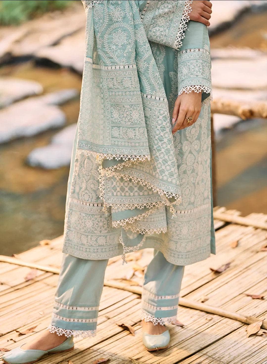 img_image_lawnkari_awwal_boutique