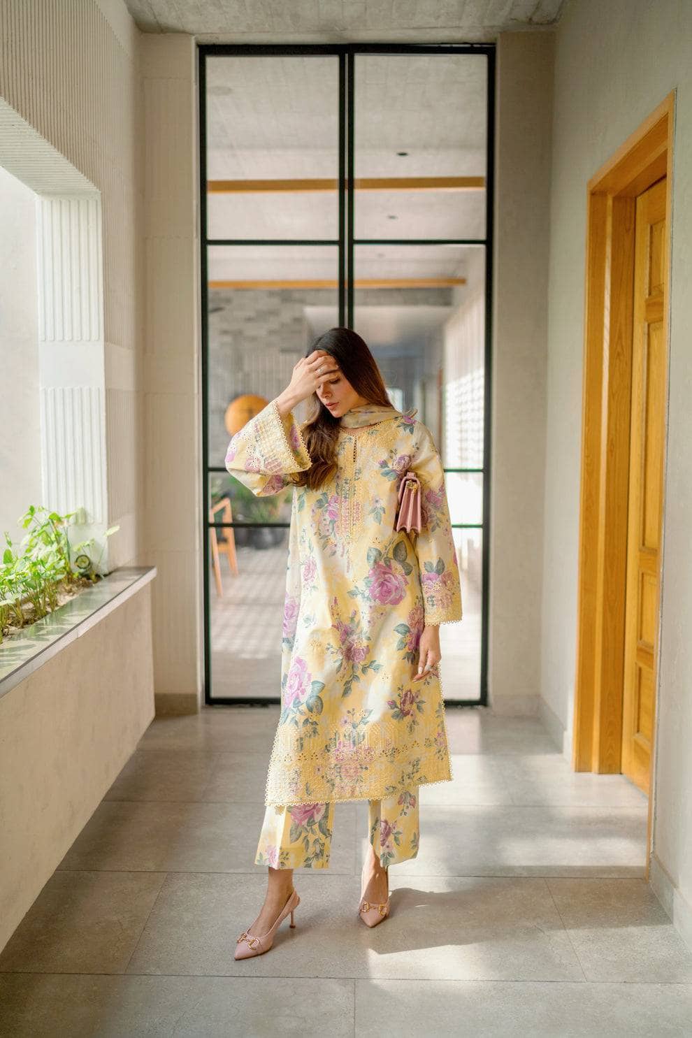 img_afrozeh_ayzel_bare_minimum_awwal_boutique