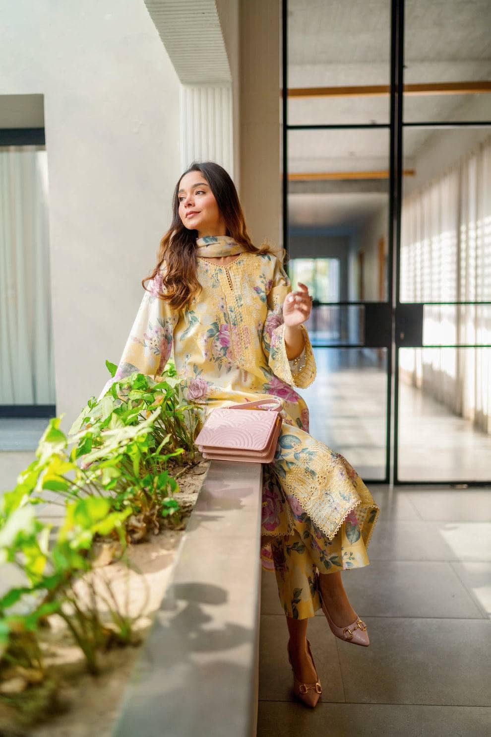 img_afrozeh_ayzel_bare_minimum_awwal_boutique