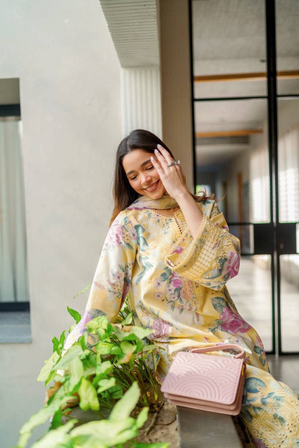 img_afrozeh_ayzel_bare_minimum_awwal_boutique