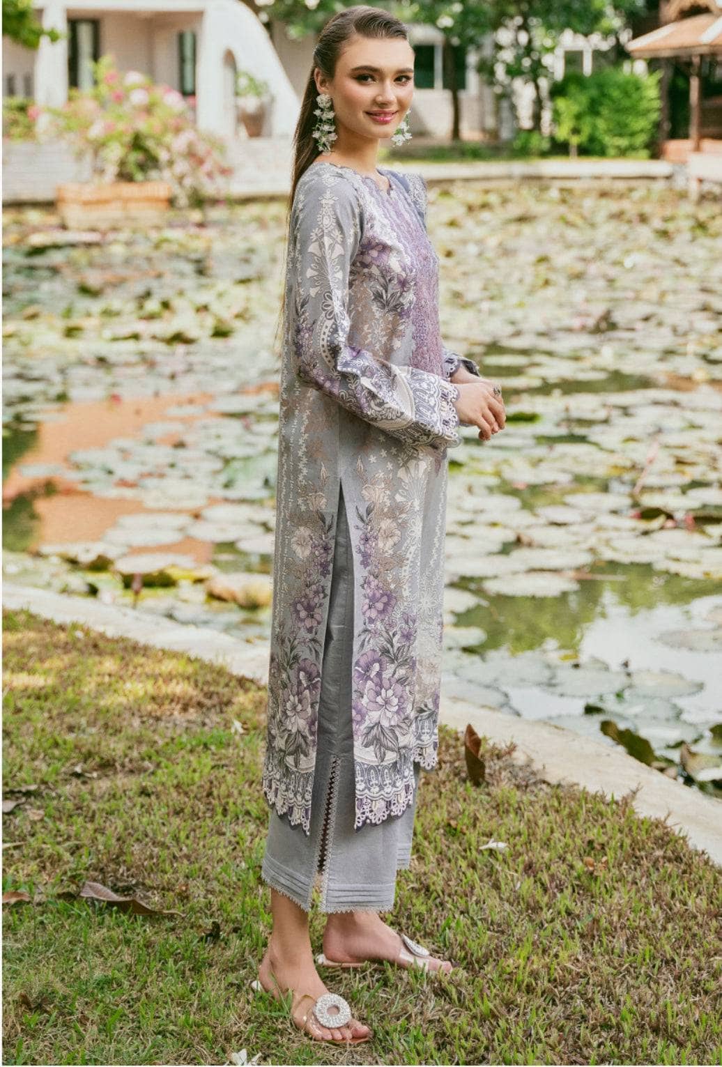 img_jade_needle_wonder_awwal_boutique