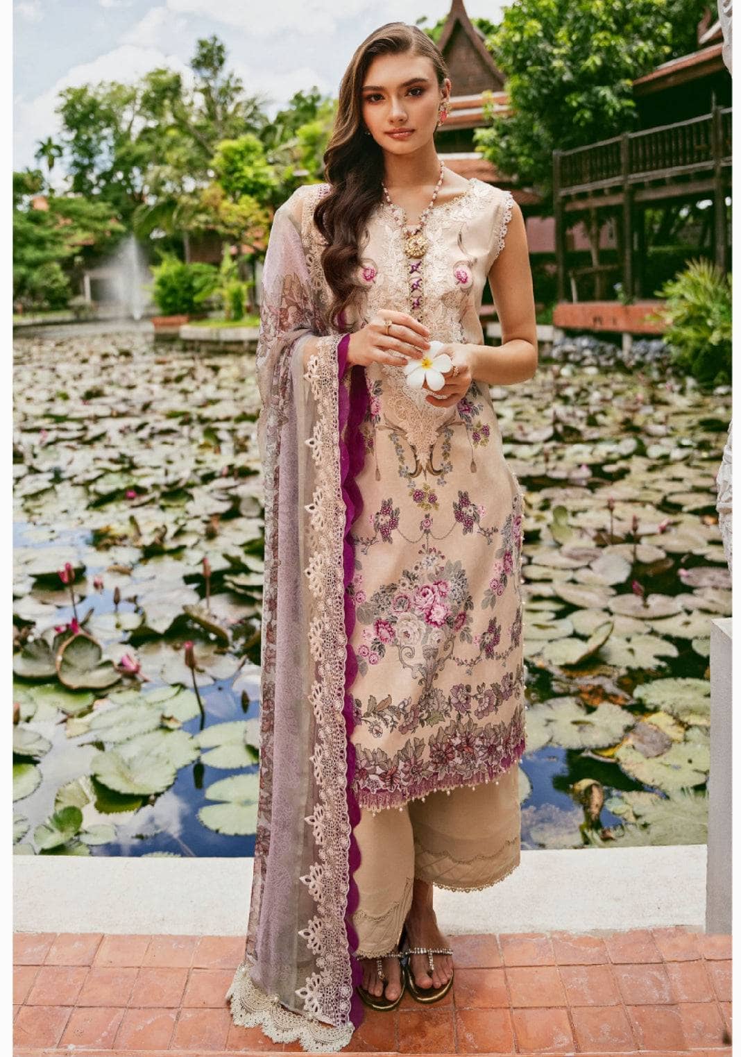 img_jade_needle_wonder_awwal_boutique