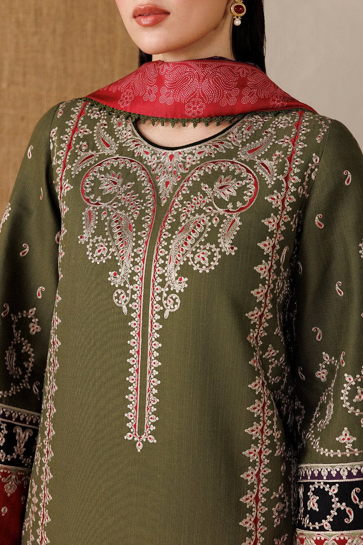 img_jazmin_winter_awwal_boutique