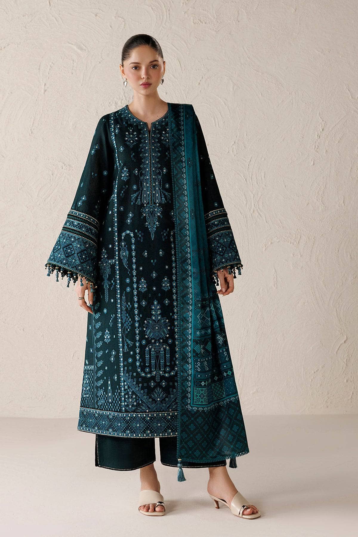 img_jazmin_winter_awwal_boutique