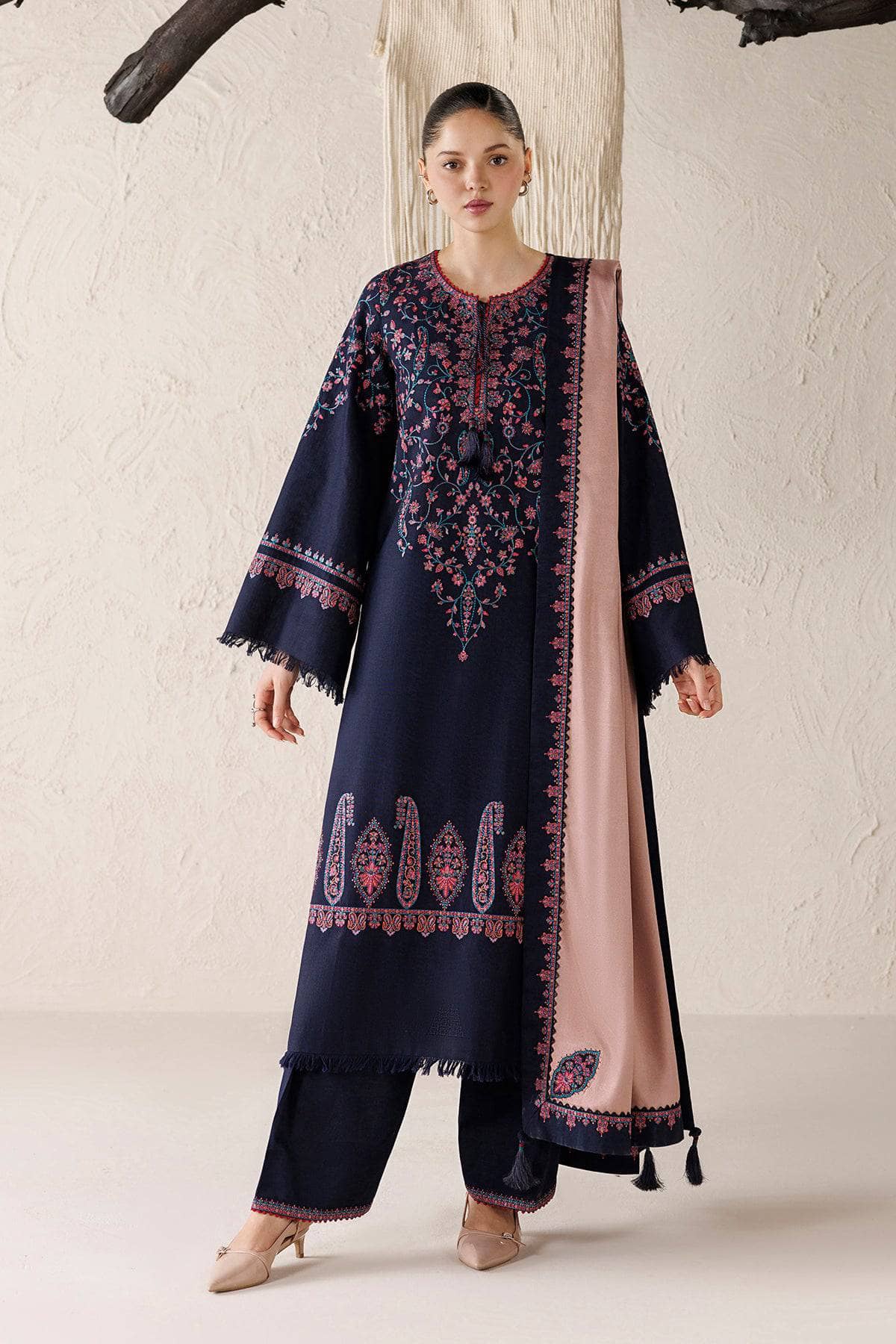 img_jazmin_winter_awwal_boutique