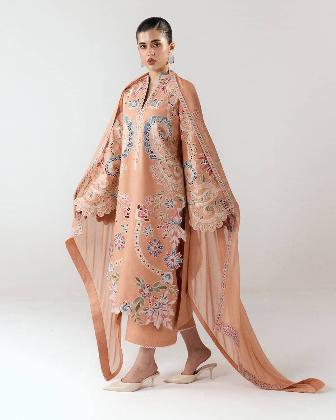 img_jugnu_lahore_vol3_awwal_boutique