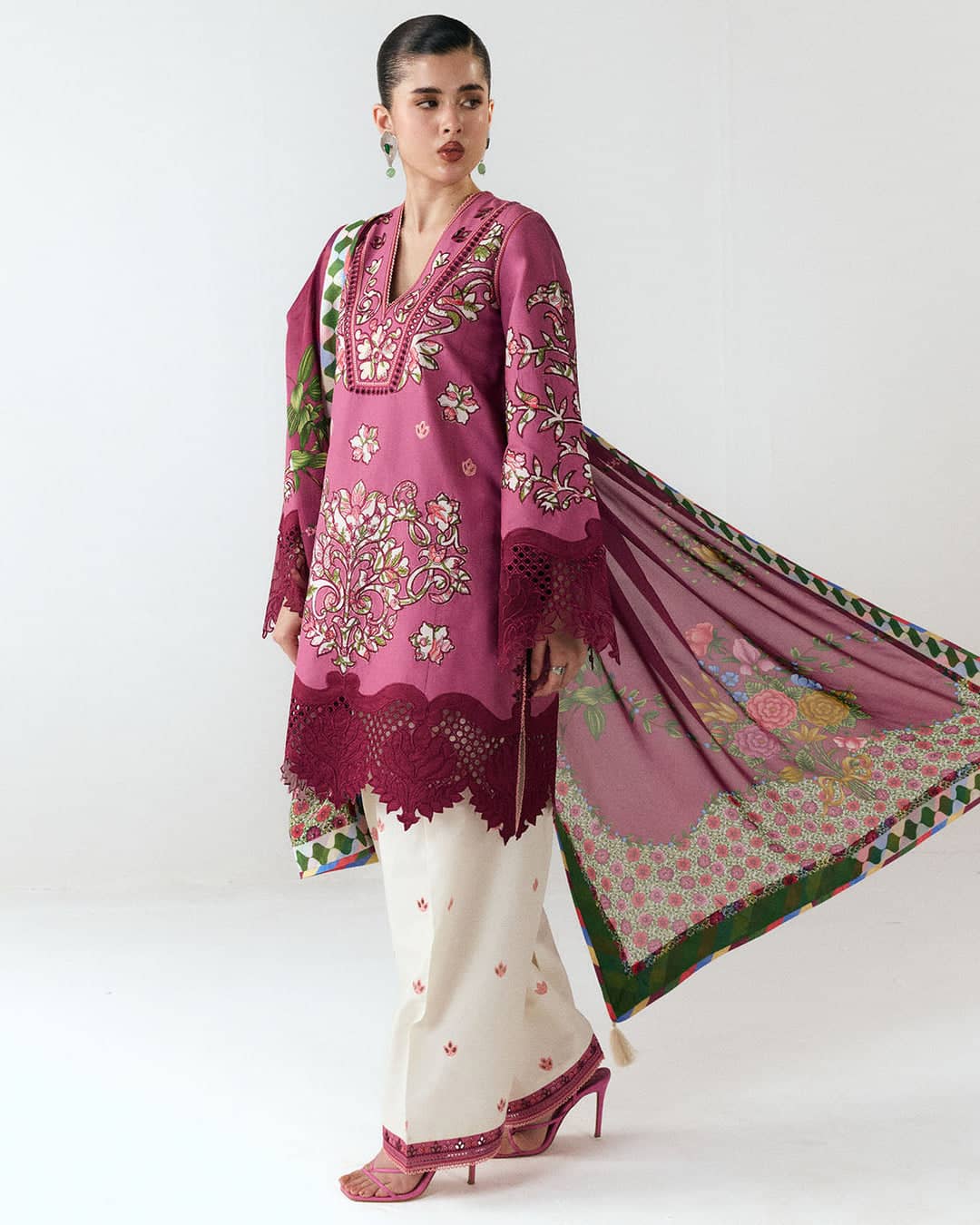 img_jugnu_lahore_vol3_awwal_boutique