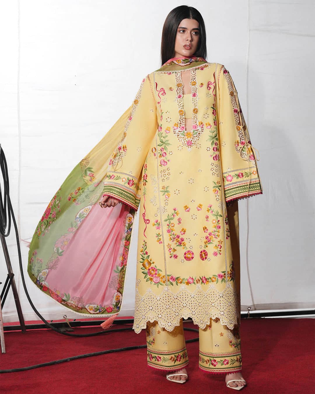 img_jugnu_lahore_lawn_awwal_boutique