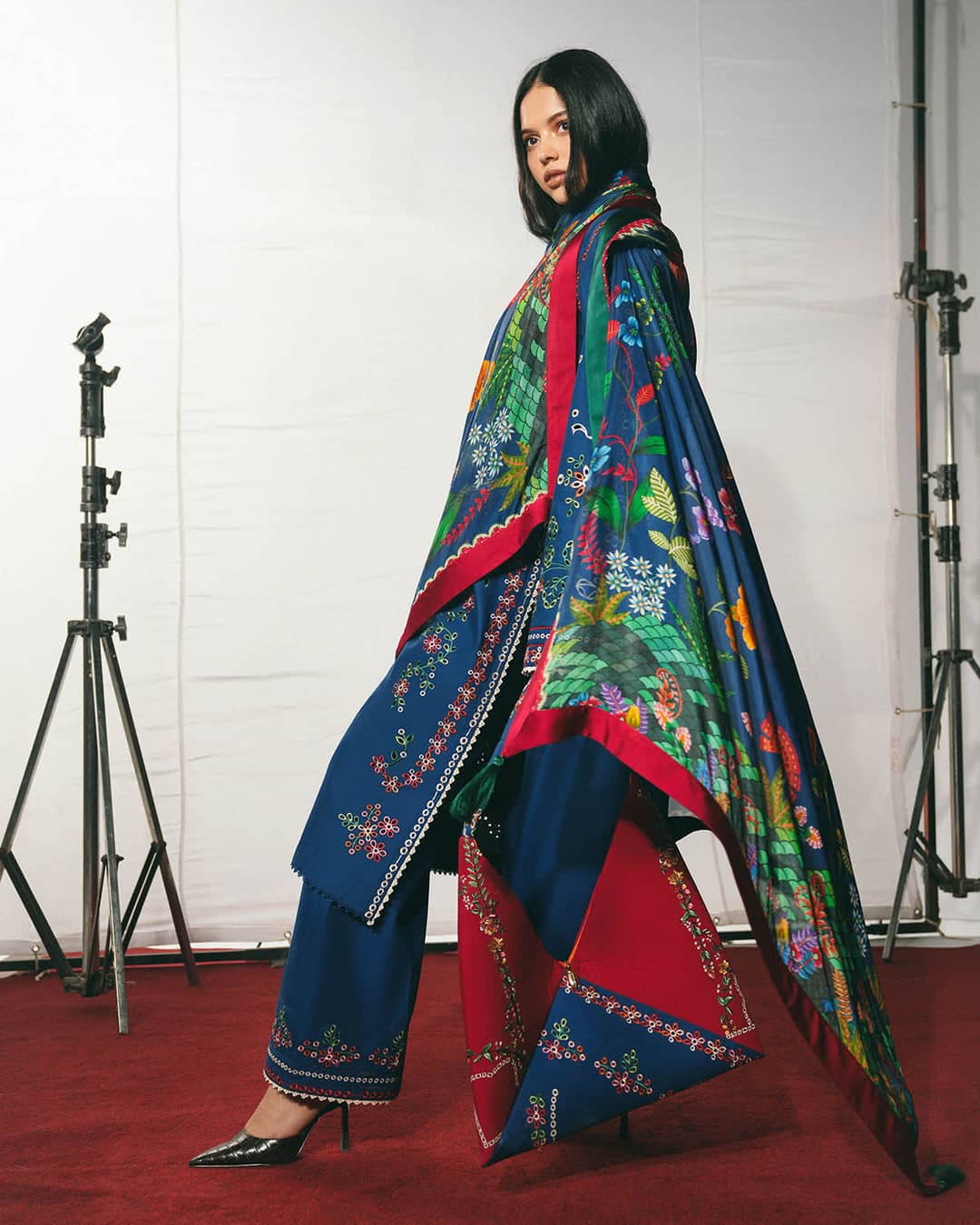 Jugnu Lahore Lawn/Peroz/Blue