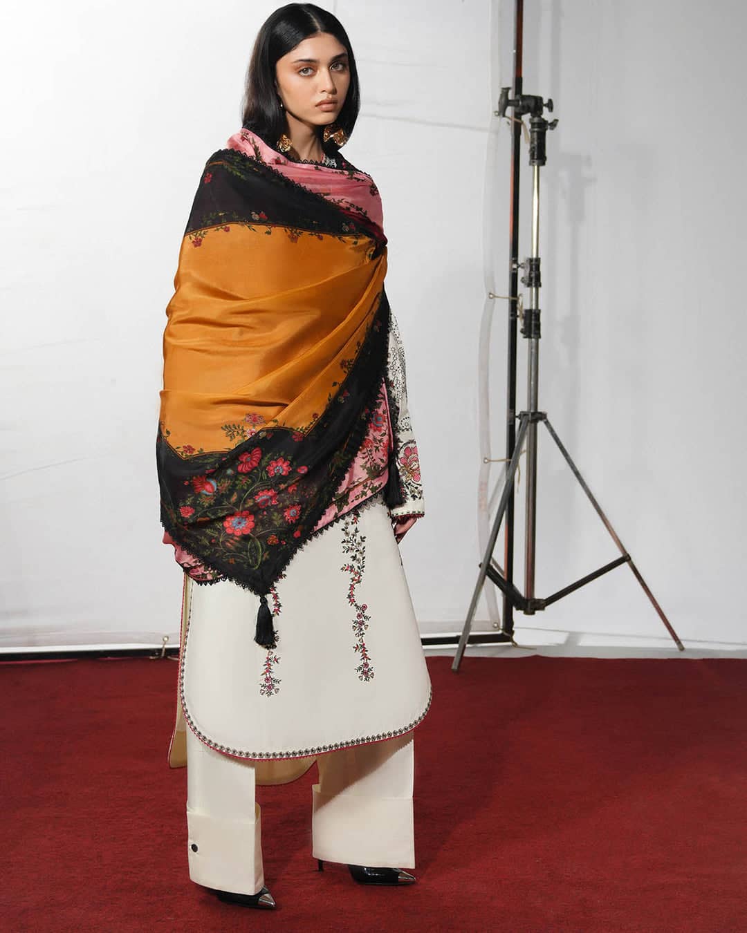 img_jugnu_lahore_lawn_awwal_boutique