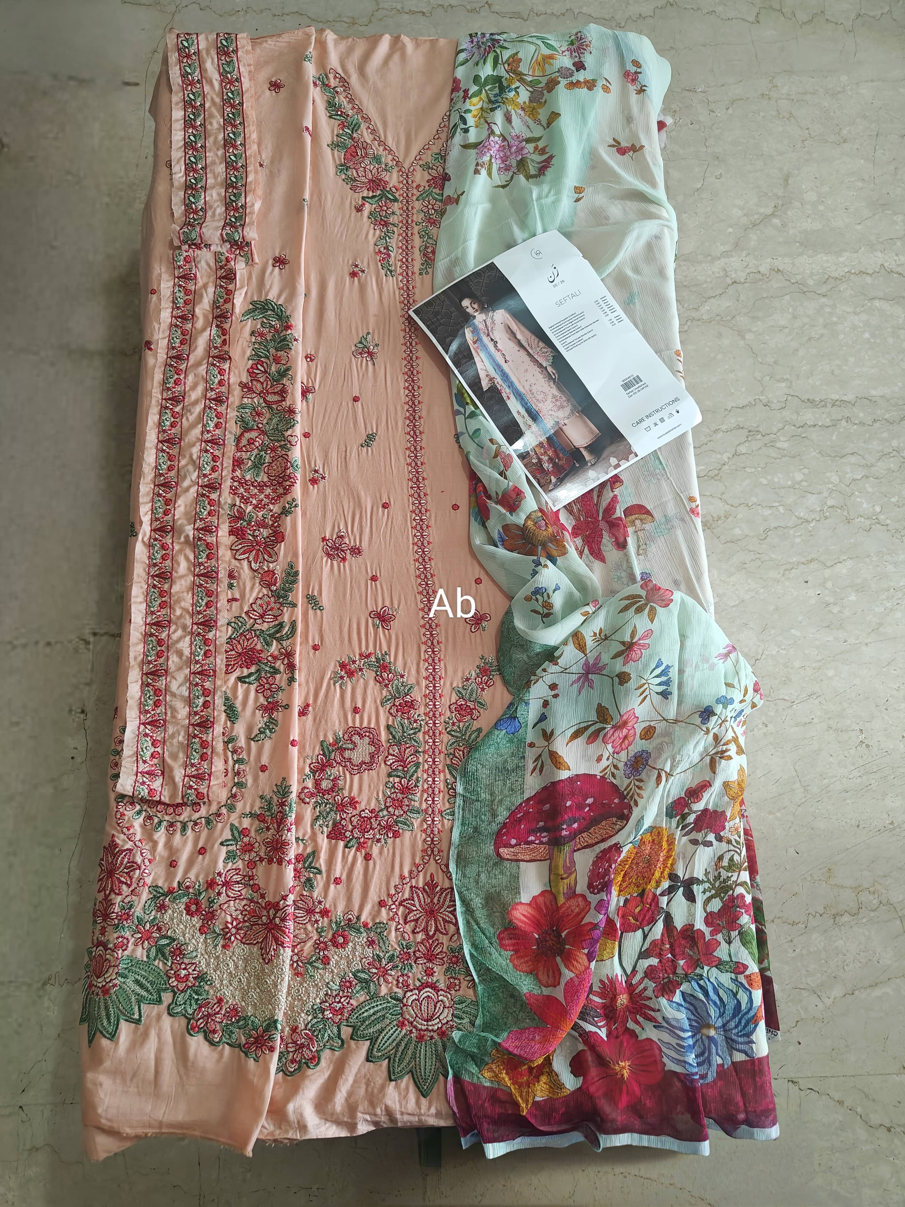 Hot🔥Seller/Open Pic/Jugnu Lahore Lawn/Zerah/Peach