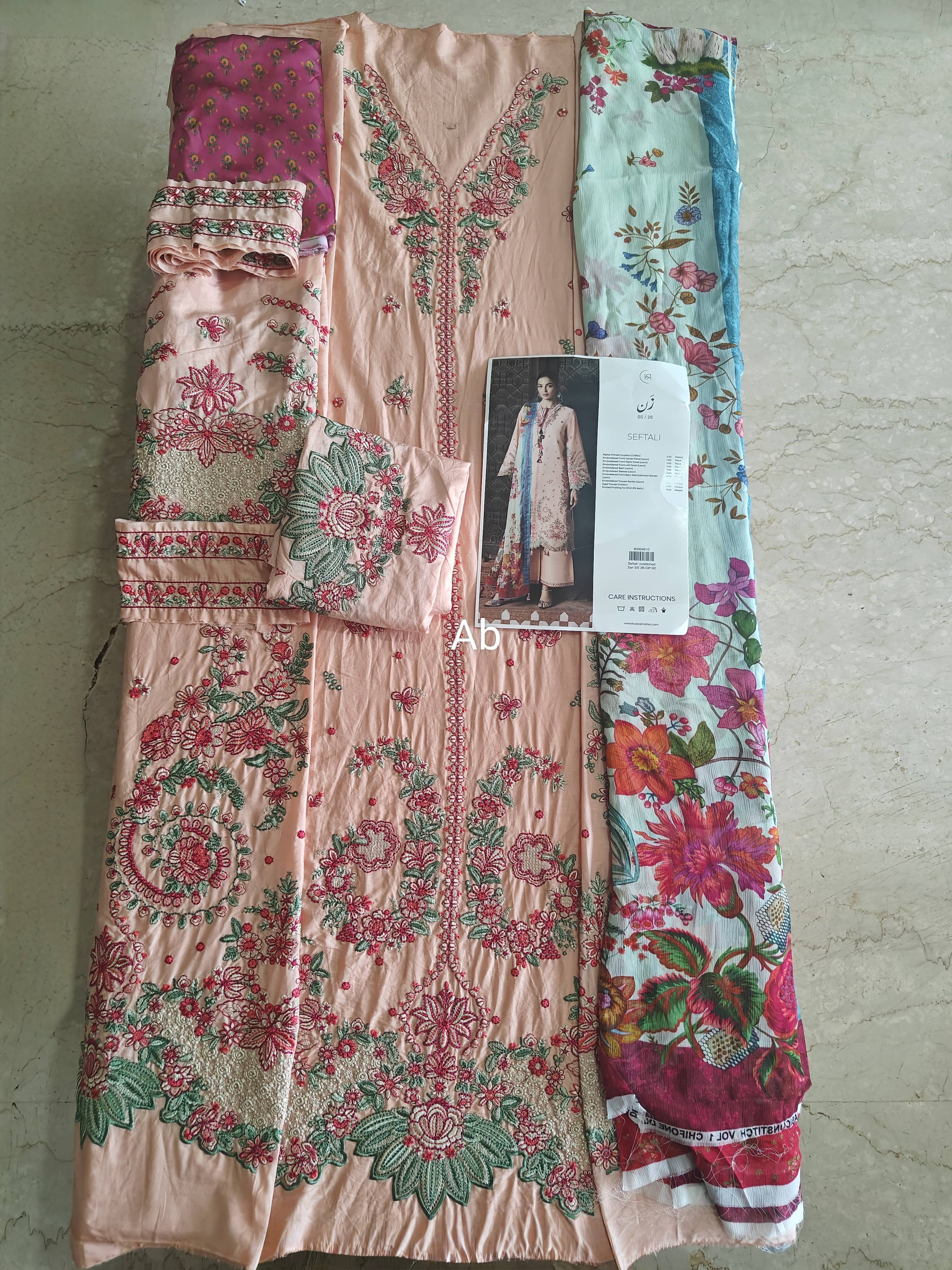 Hot🔥Seller/Open Pic/Jugnu Lahore Lawn/Zerah/Peach