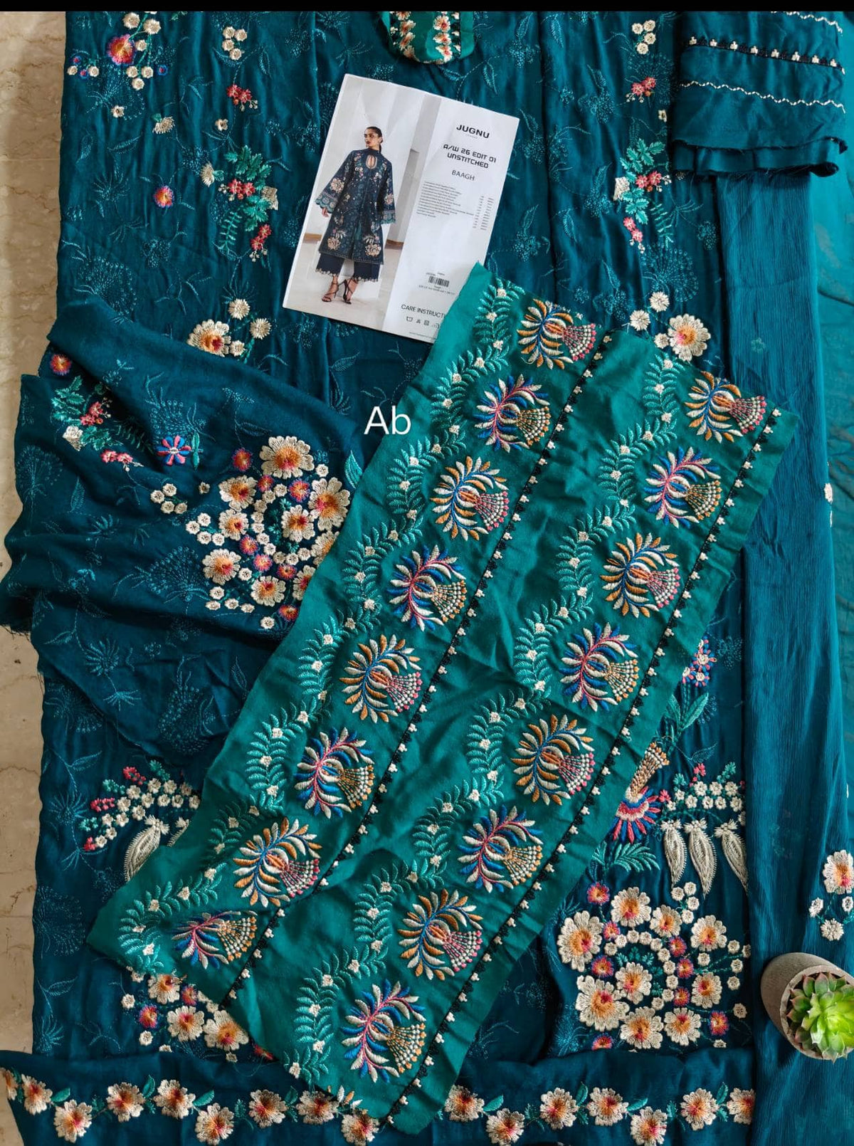 img_jugnu_lahore_winter_awwal_boutique