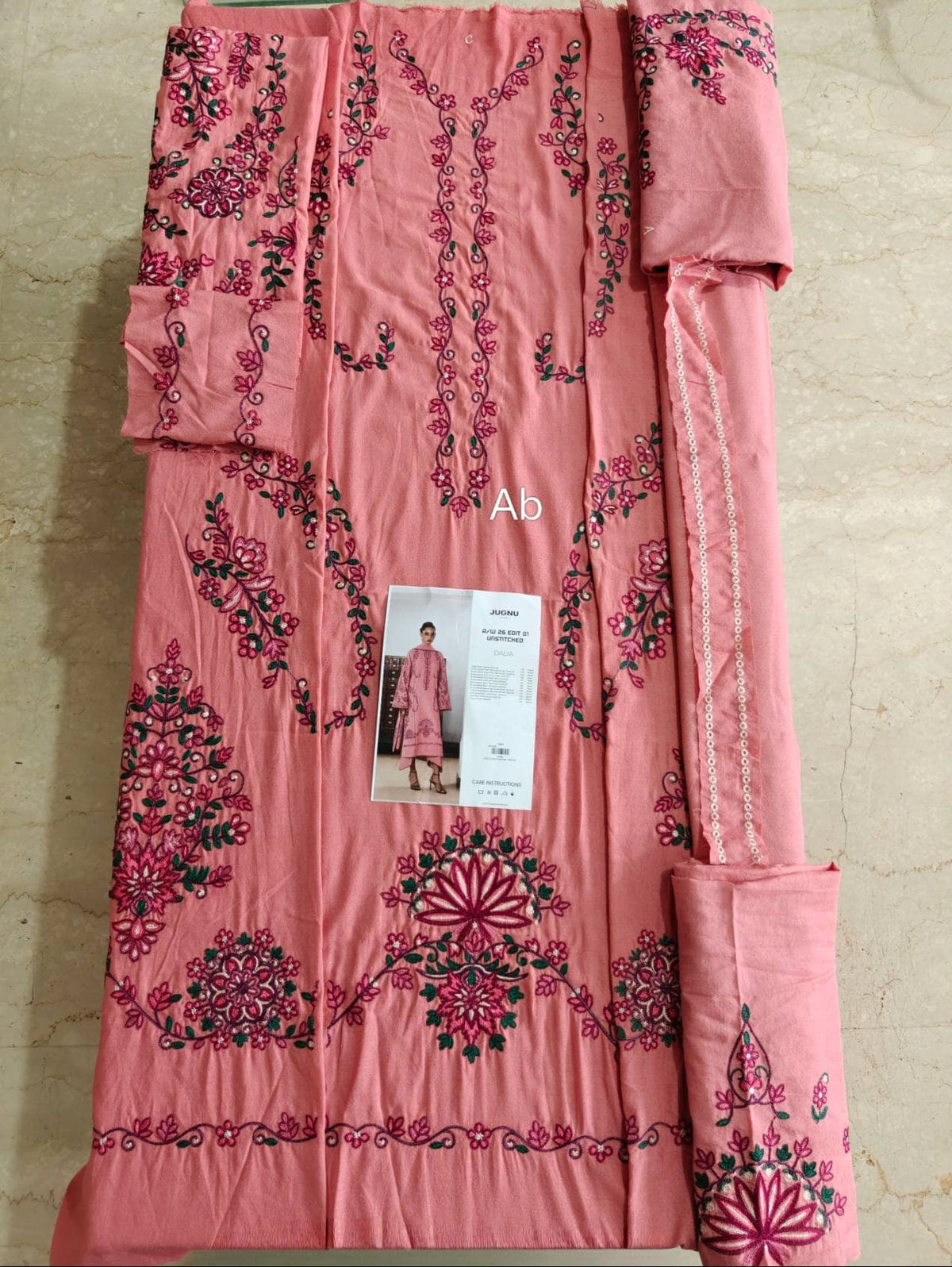 img_jugnu_lahore_winter_awwal_boutique