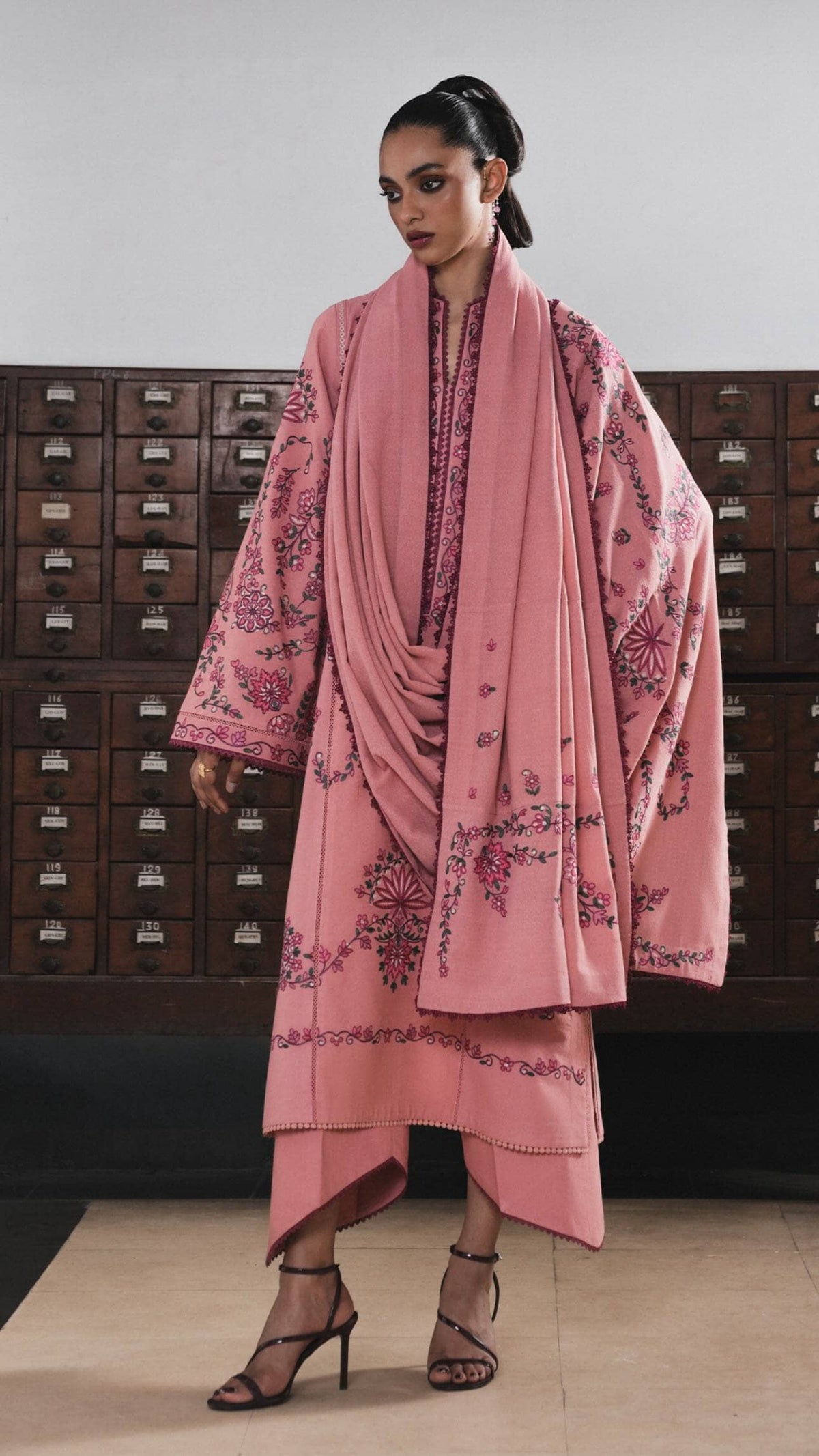 img_jugnu_lahore_karandi_awwal_boutique