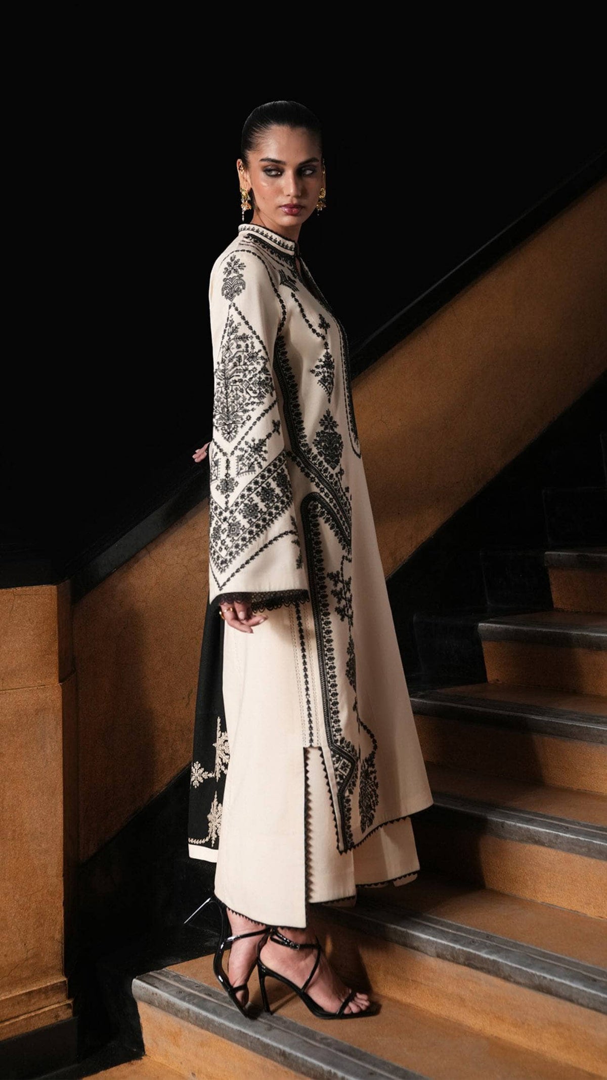 Jugnu Lahore/Karandi/Nigah/Ivory & Black