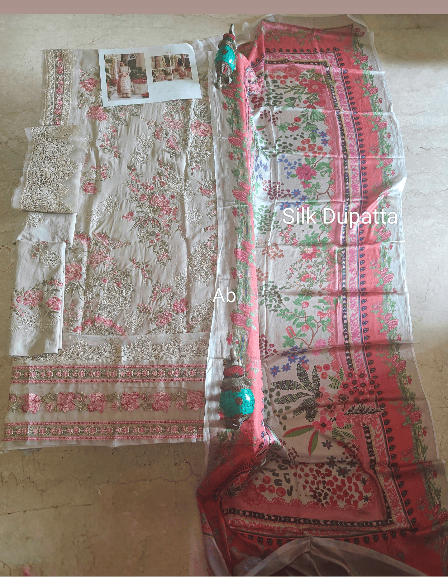 img_open_pic_kahf_lawn_awwal_boutique