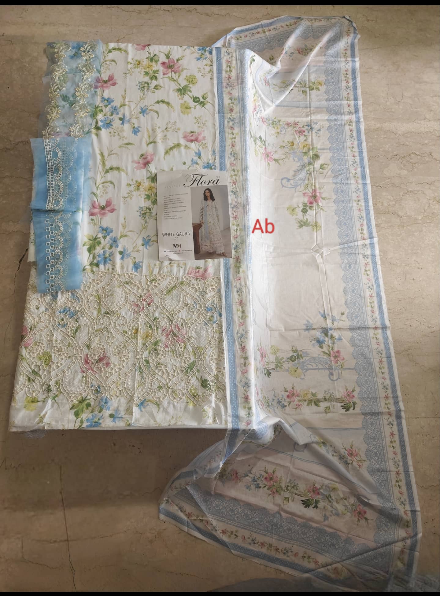 Sale‼️Open Pic/Manara Luxury Lawn 26/White Gaura/Off White