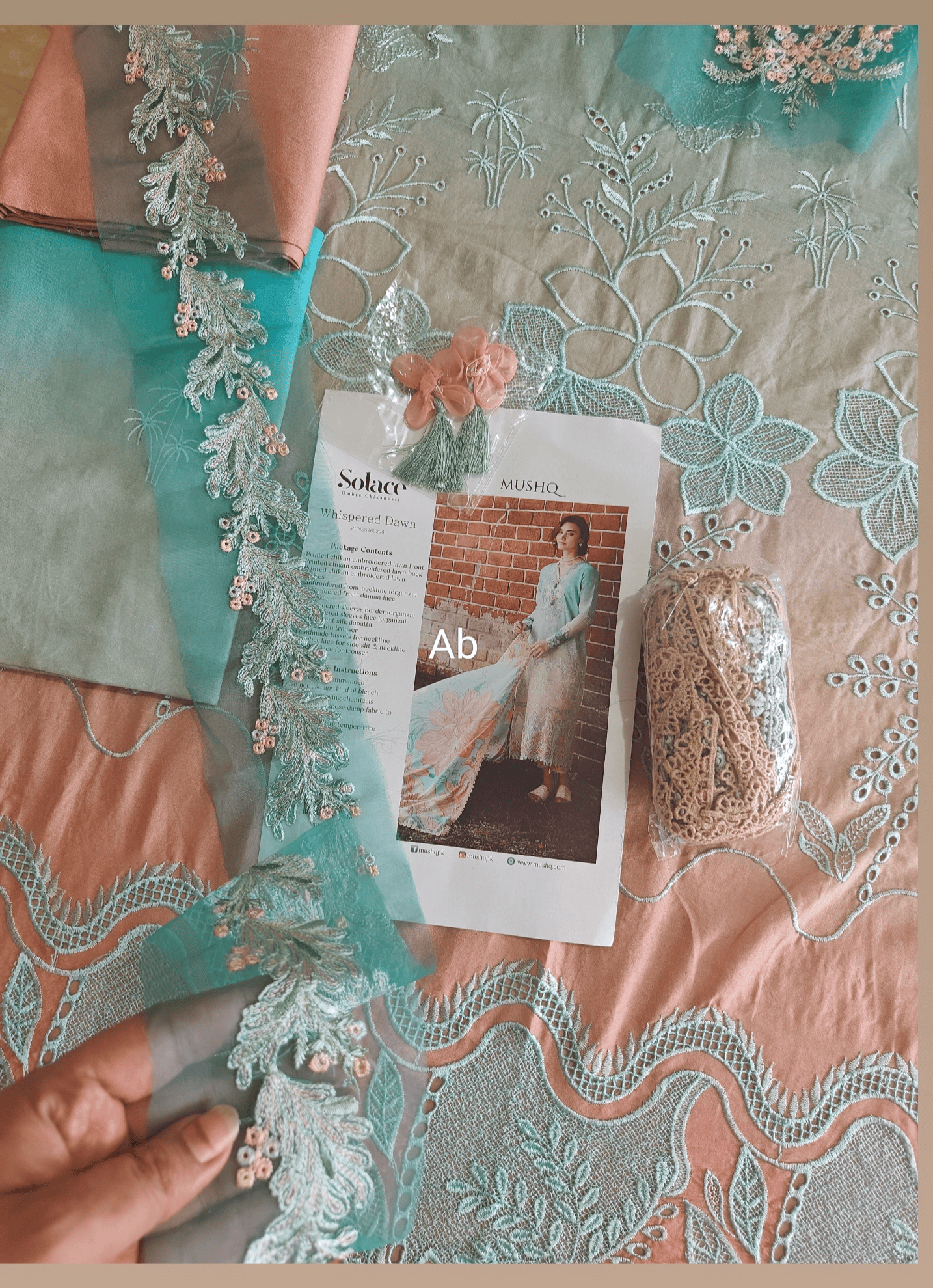 Open Pic/Mushq Solace Luxury 26/Whispered Dawn/Blue & Pink