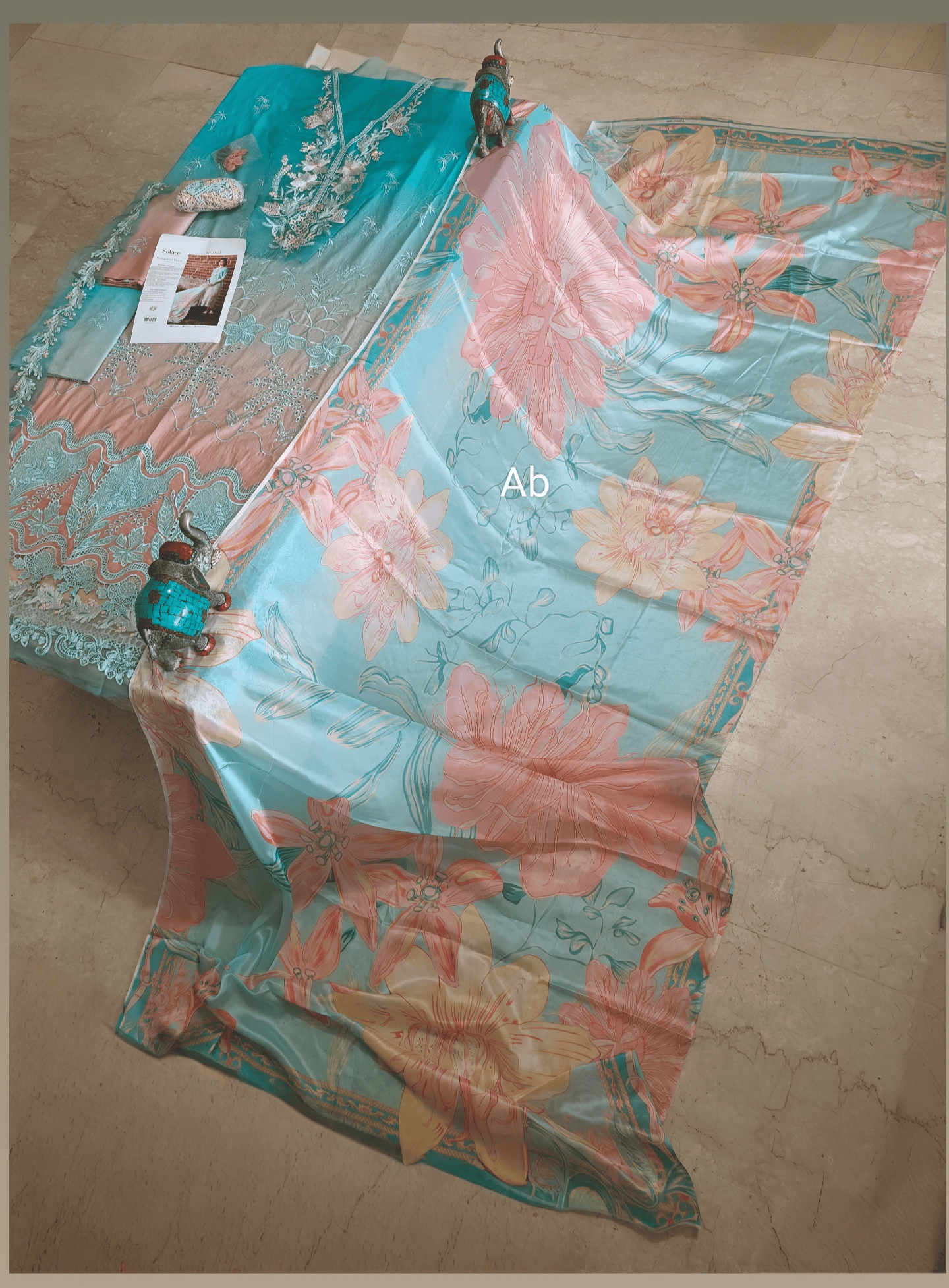 Open Pic/Mushq Solace Luxury 26/Whispered Dawn/Blue & Pink