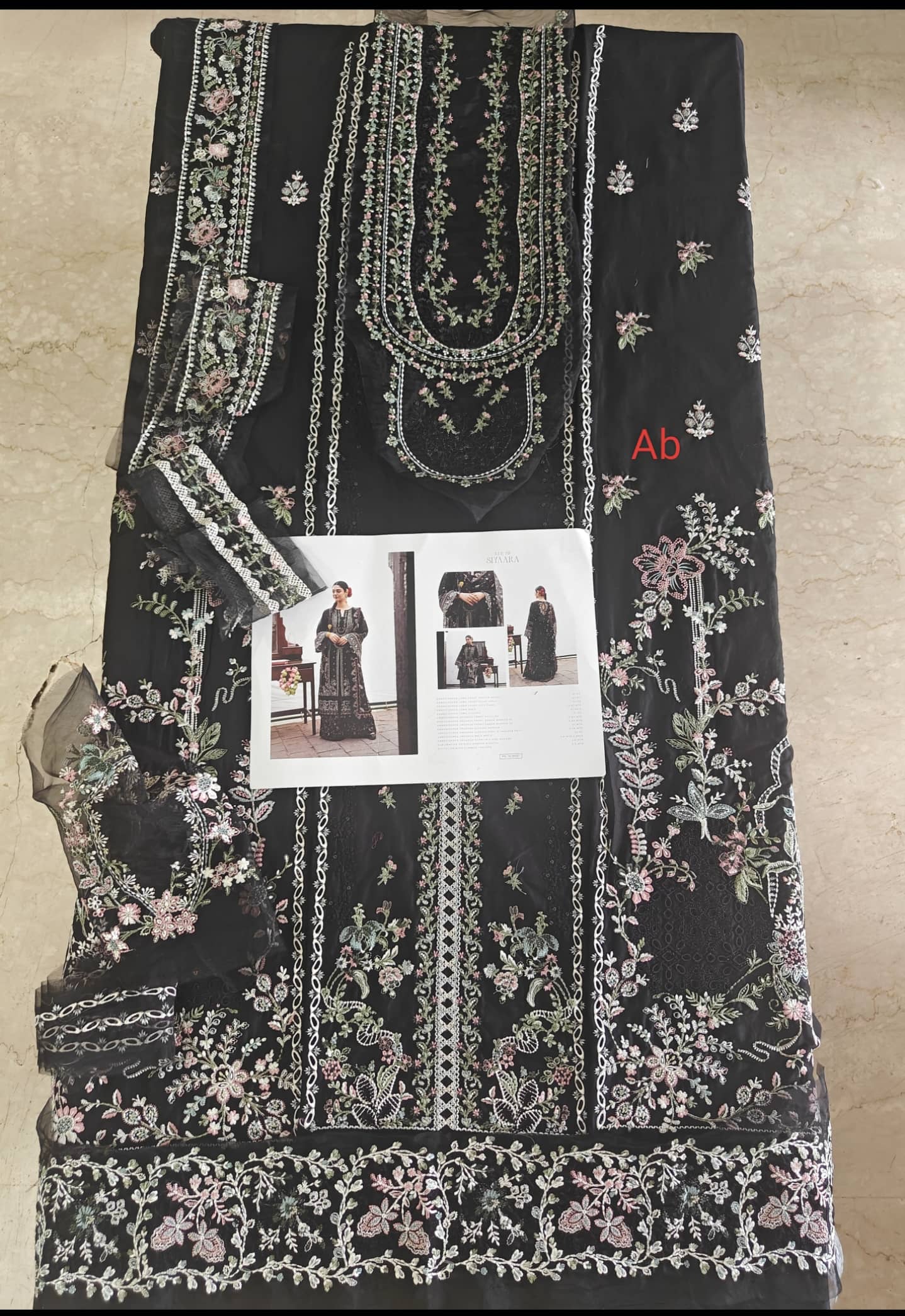 Sale‼️Open Pic/Kahf Premium Lawn 26/KLB-3B SIYAARA