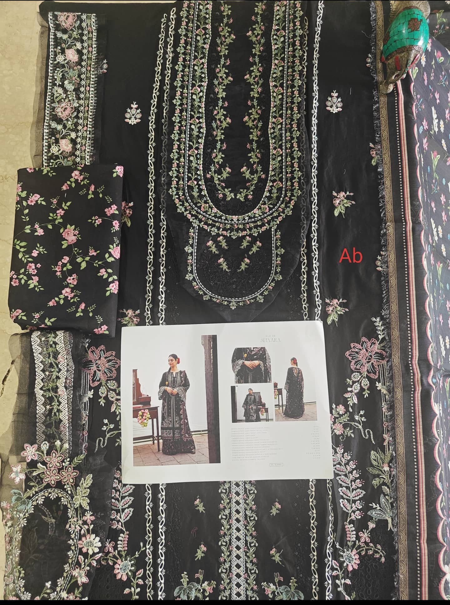 Sale‼️Open Pic/Kahf Premium Lawn 26/KLB-3B SIYAARA