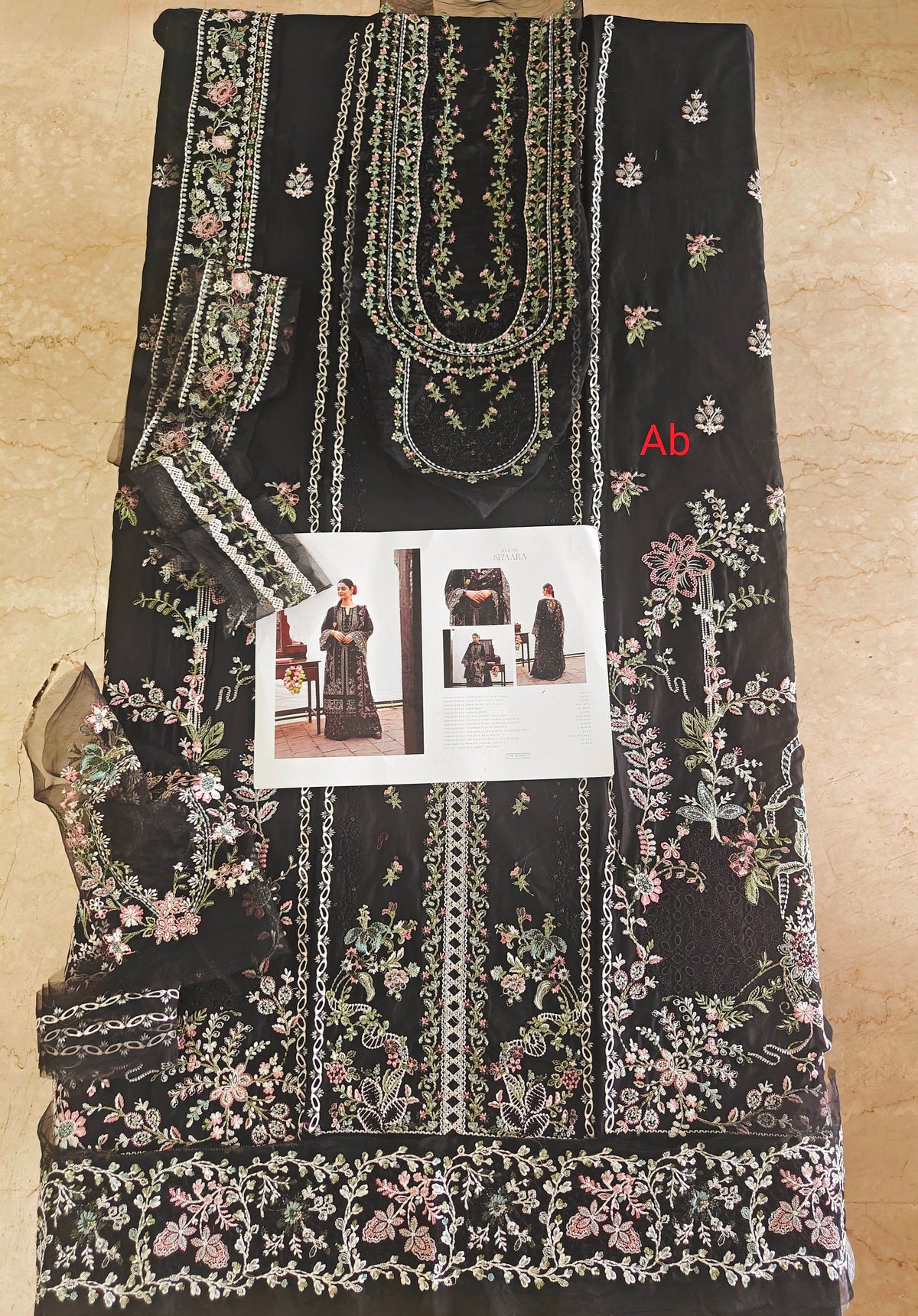 Sale‼️Open Pic/Kahf Premium Lawn 26/KLB-3B SIYAARA