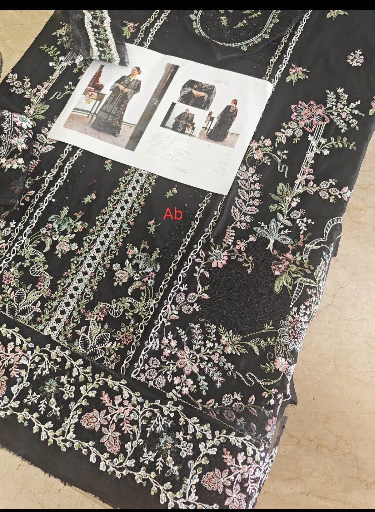Sale‼️Open Pic/Kahf Premium Lawn 26/KLB-3B SIYAARA