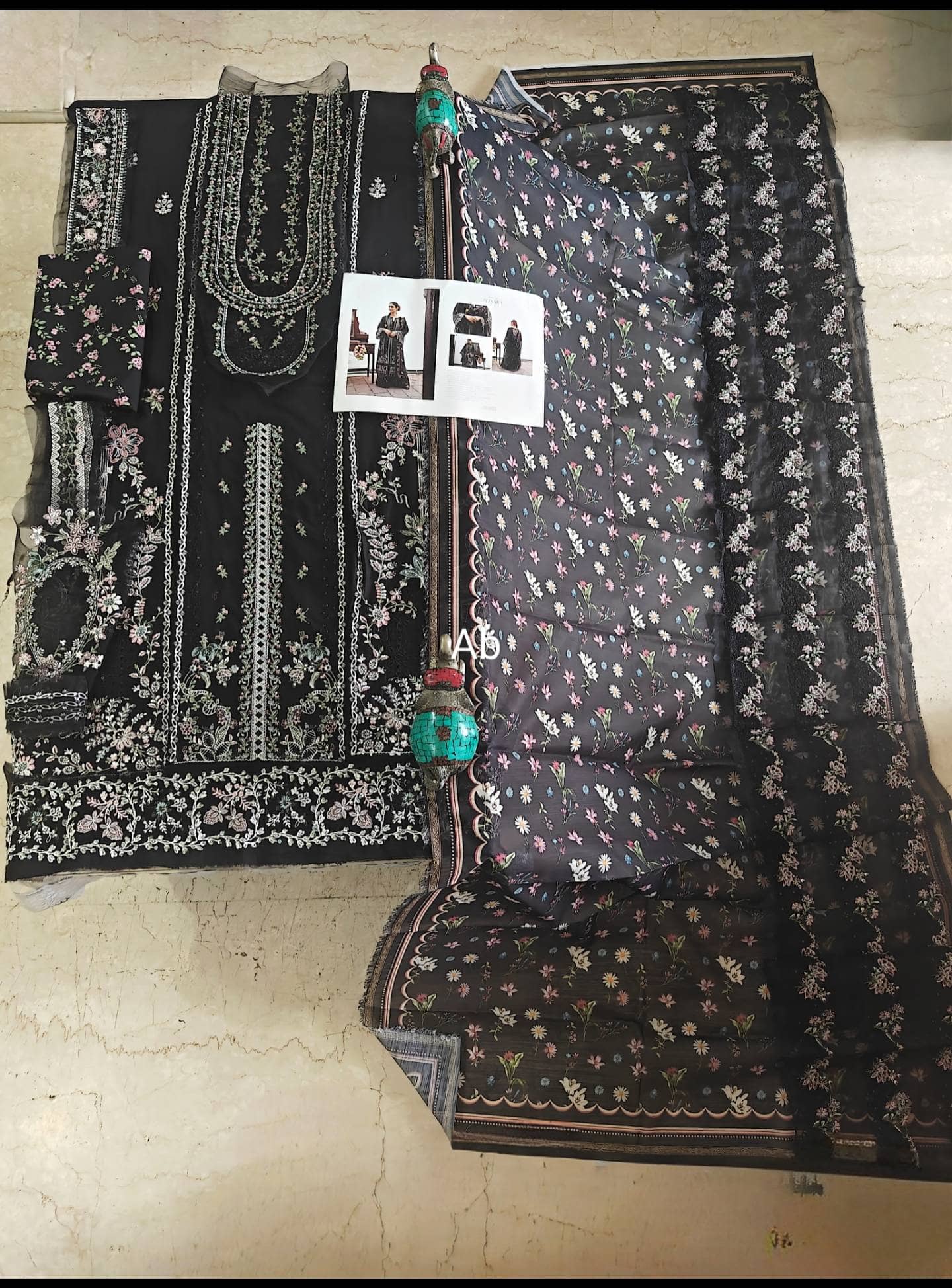 Sale‼️Open Pic/Kahf Premium Lawn 26/KLB-3B SIYAARA