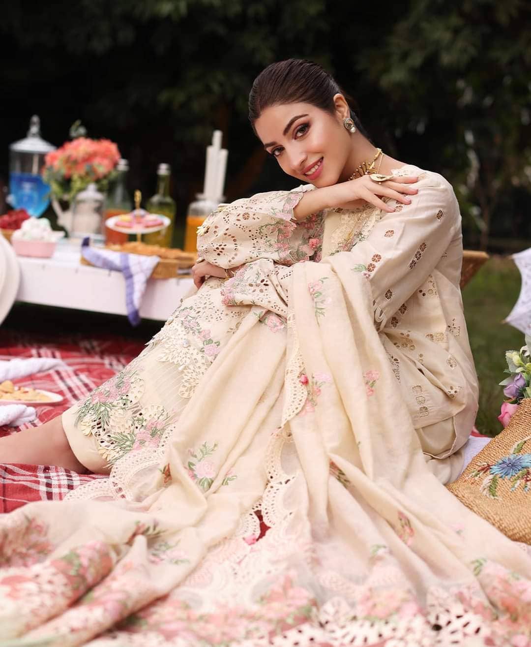 img_kahf_premium_lawn_awwal_boutique