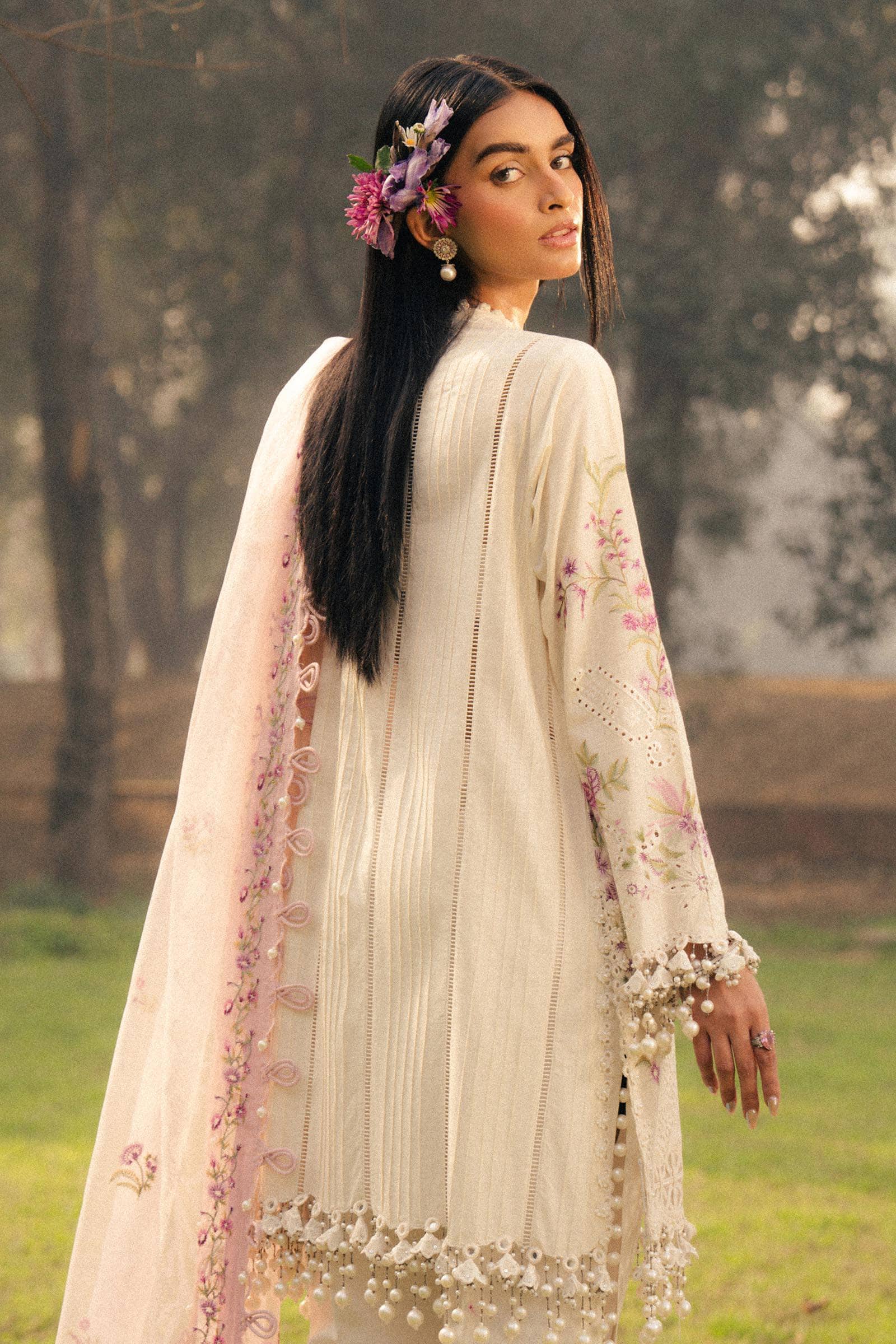 img_sana_safinaz_luxury_lawn_25_awwal_boutique