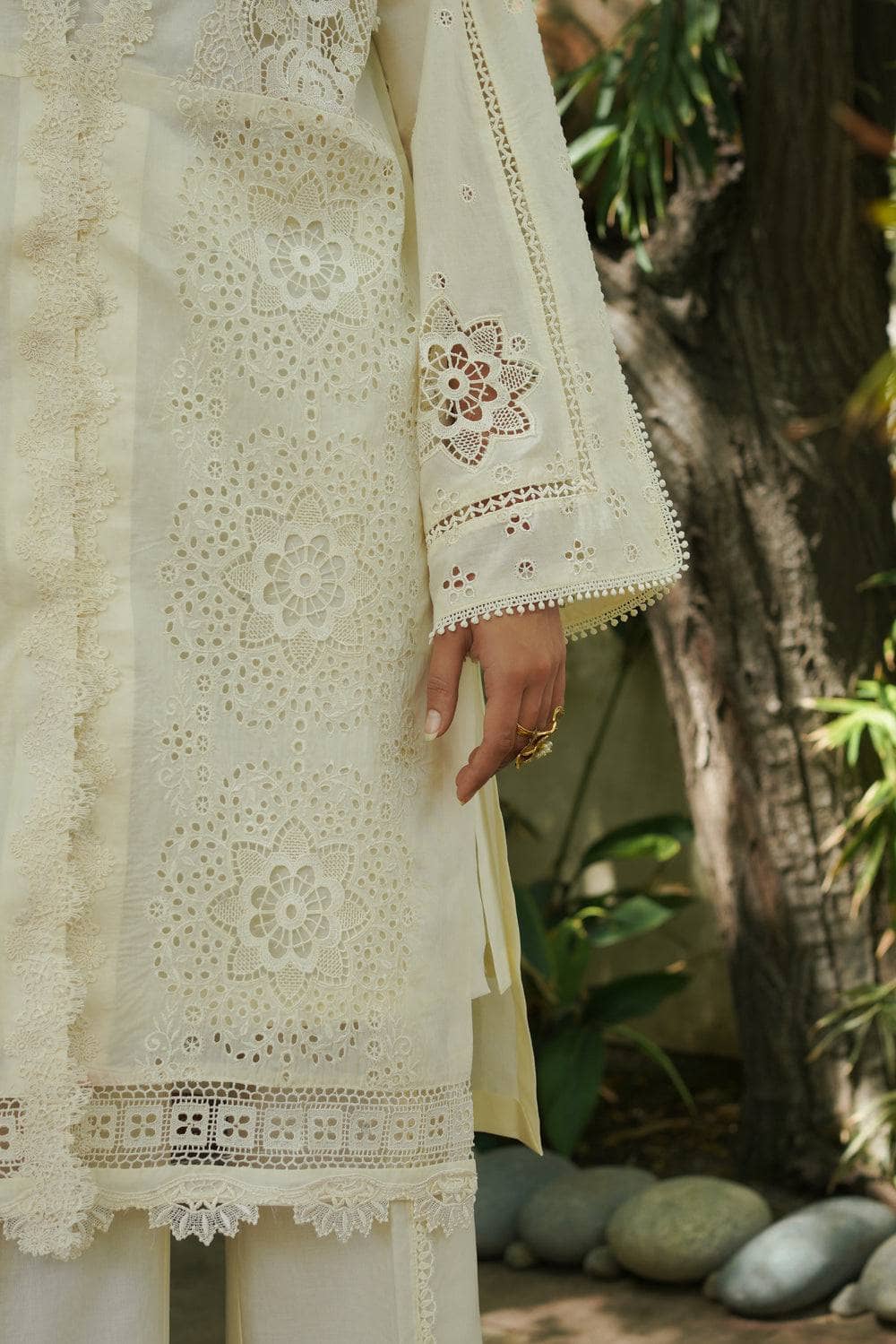 img_manara_by_maria_asif_beig_lawn_awwal_boutique