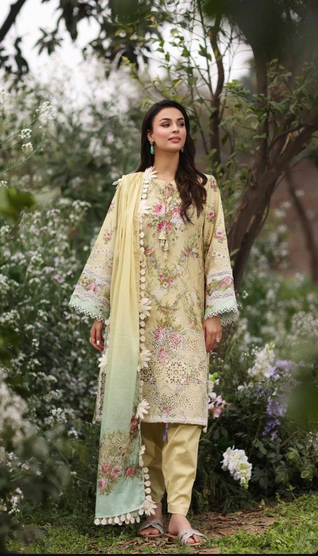 img_manara_by_maria_asif_baig_awwal_boutique