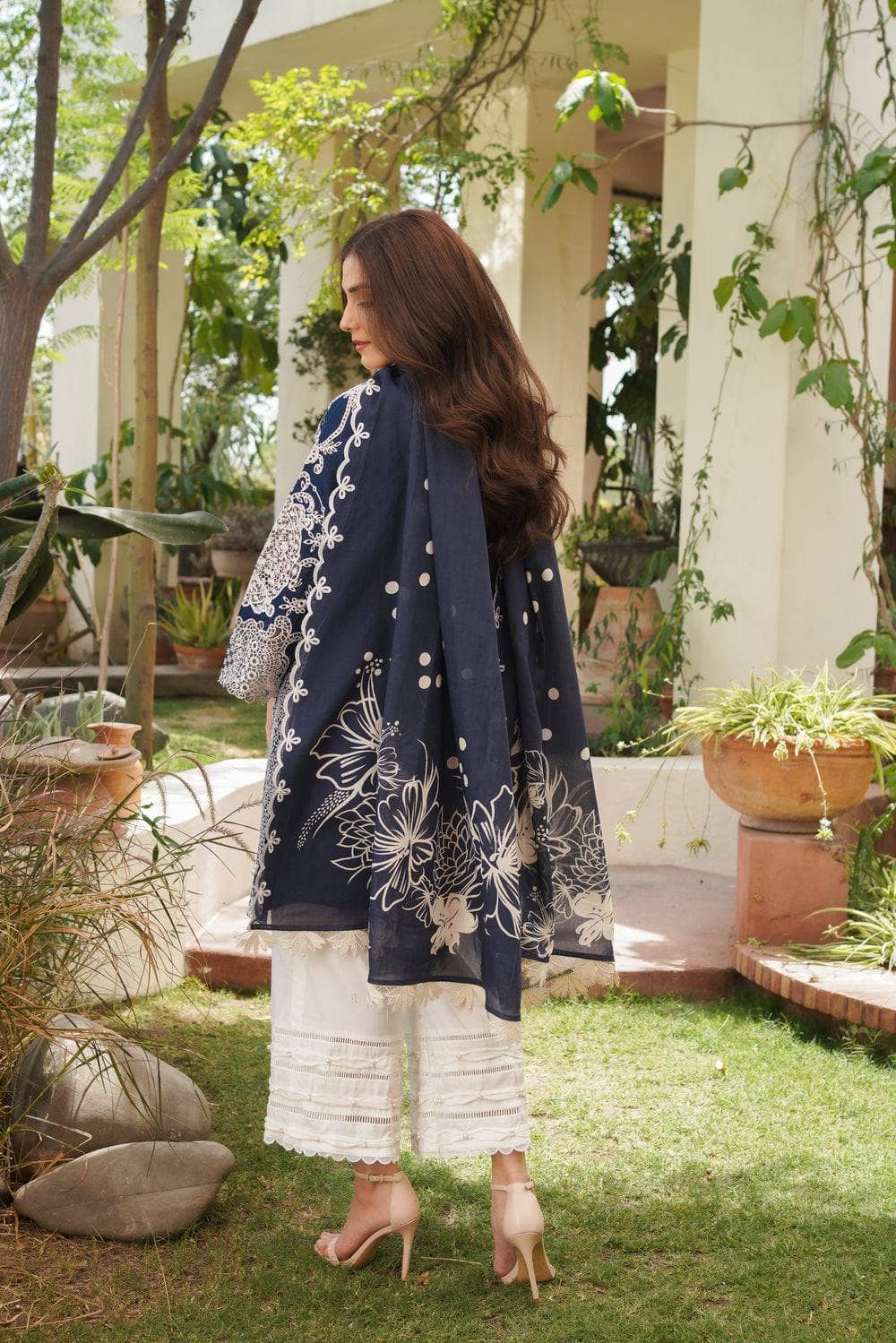 img_manara_by_maria_asif_beig_lawn_awwal_boutique