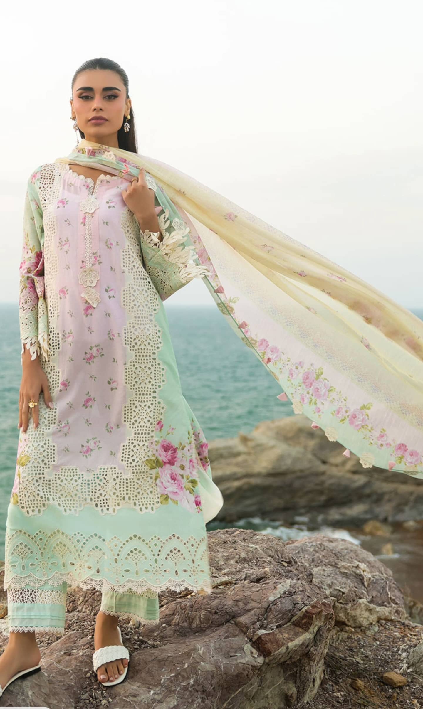 img_manra_lawn_awwal_boutique