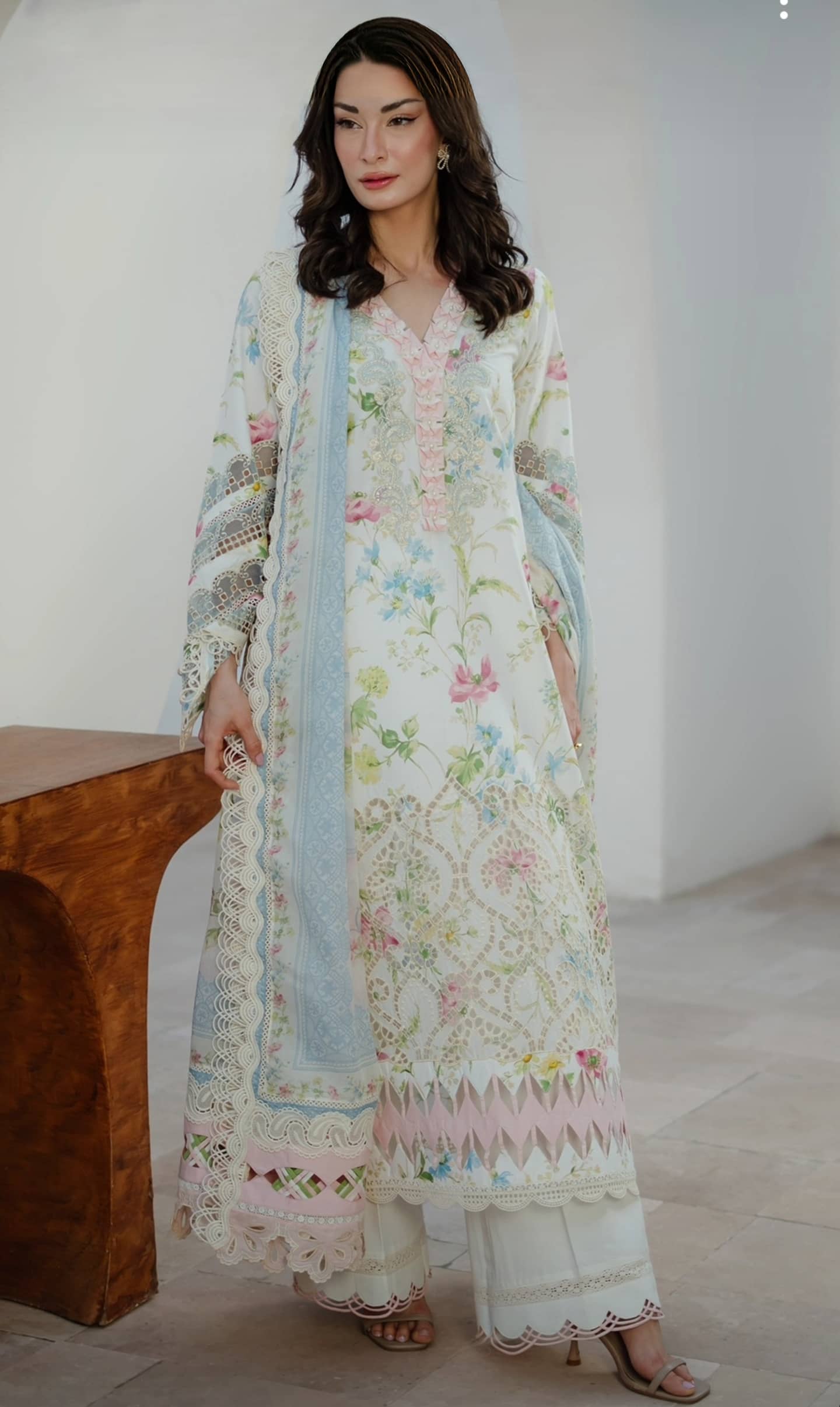 img_manra_lawn_awwal_boutique